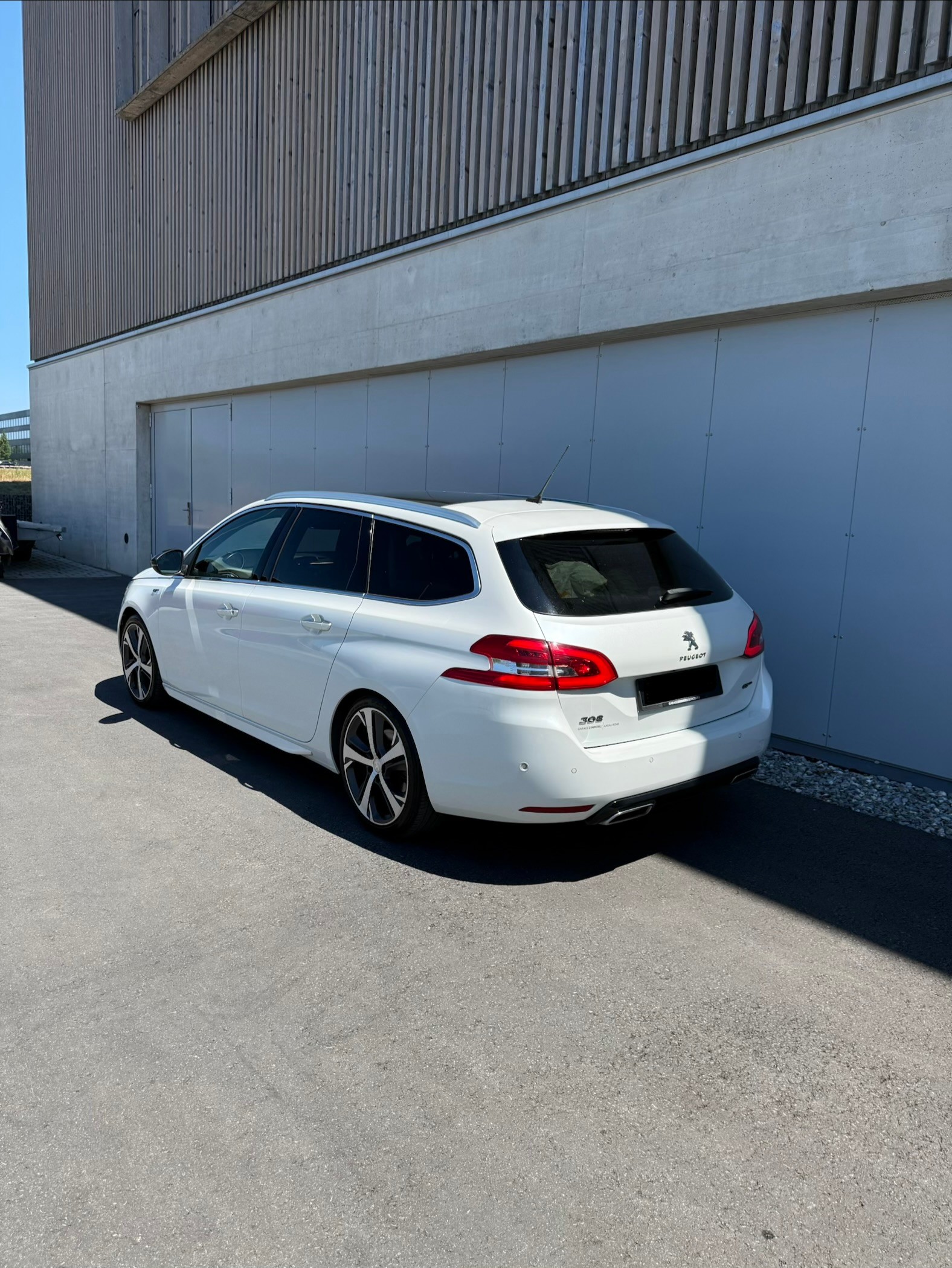 PEUGEOT 308 SW 2.0 BlueHDI GT Automatic-image-3