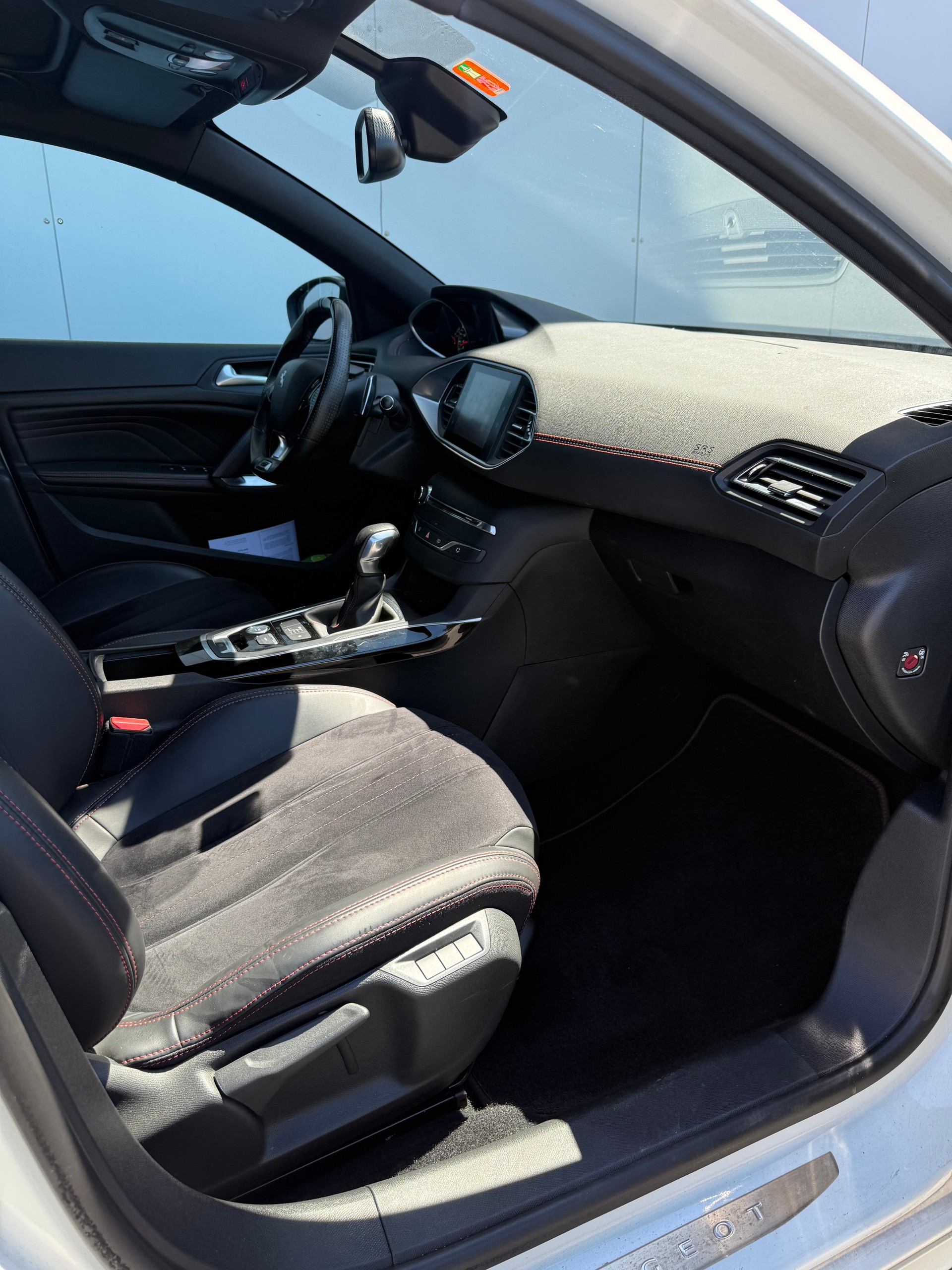 PEUGEOT 308 SW 2.0 BlueHDI GT Automatic-image-12