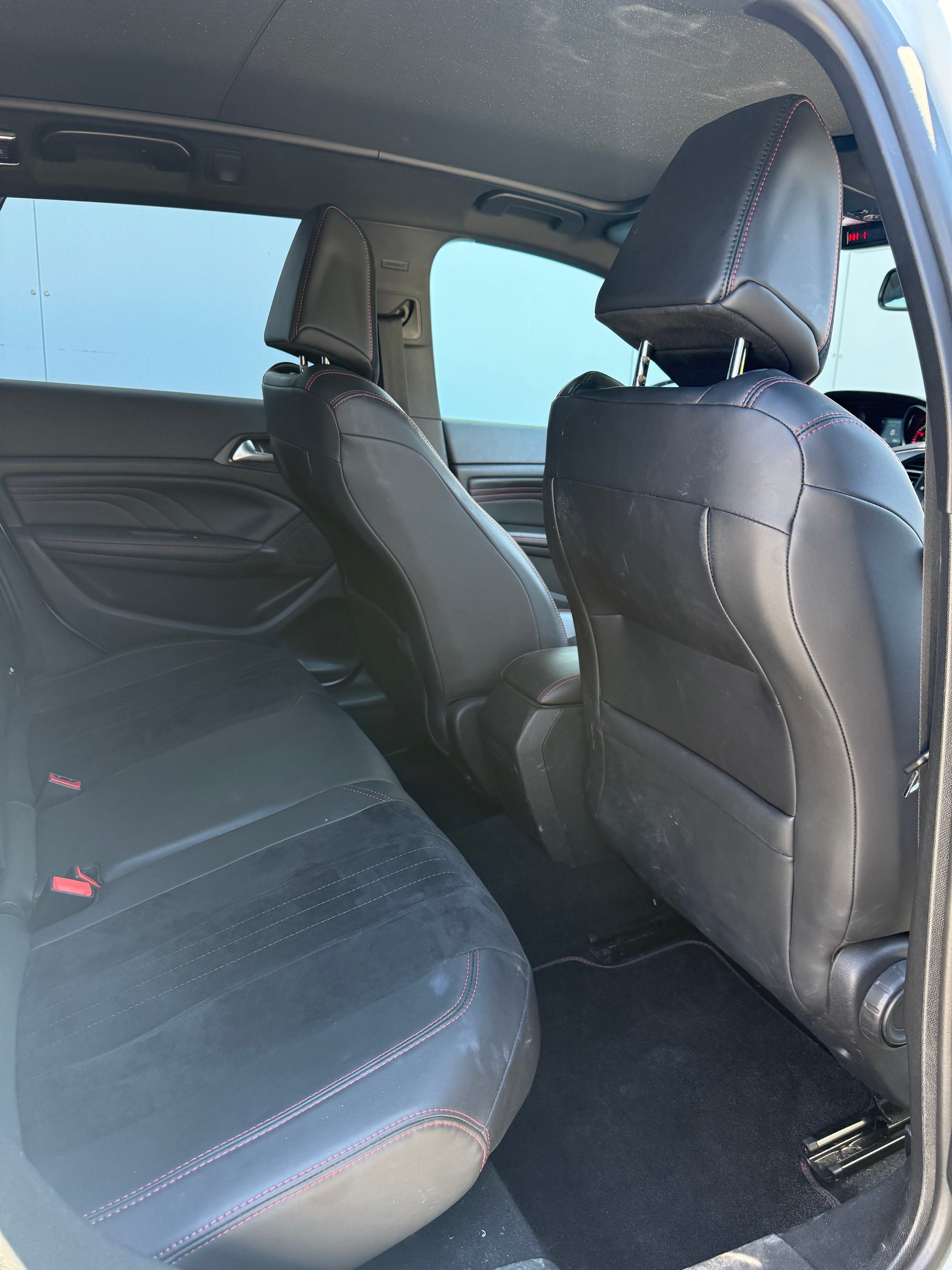PEUGEOT 308 SW 2.0 BlueHDI GT Automatic-image-11