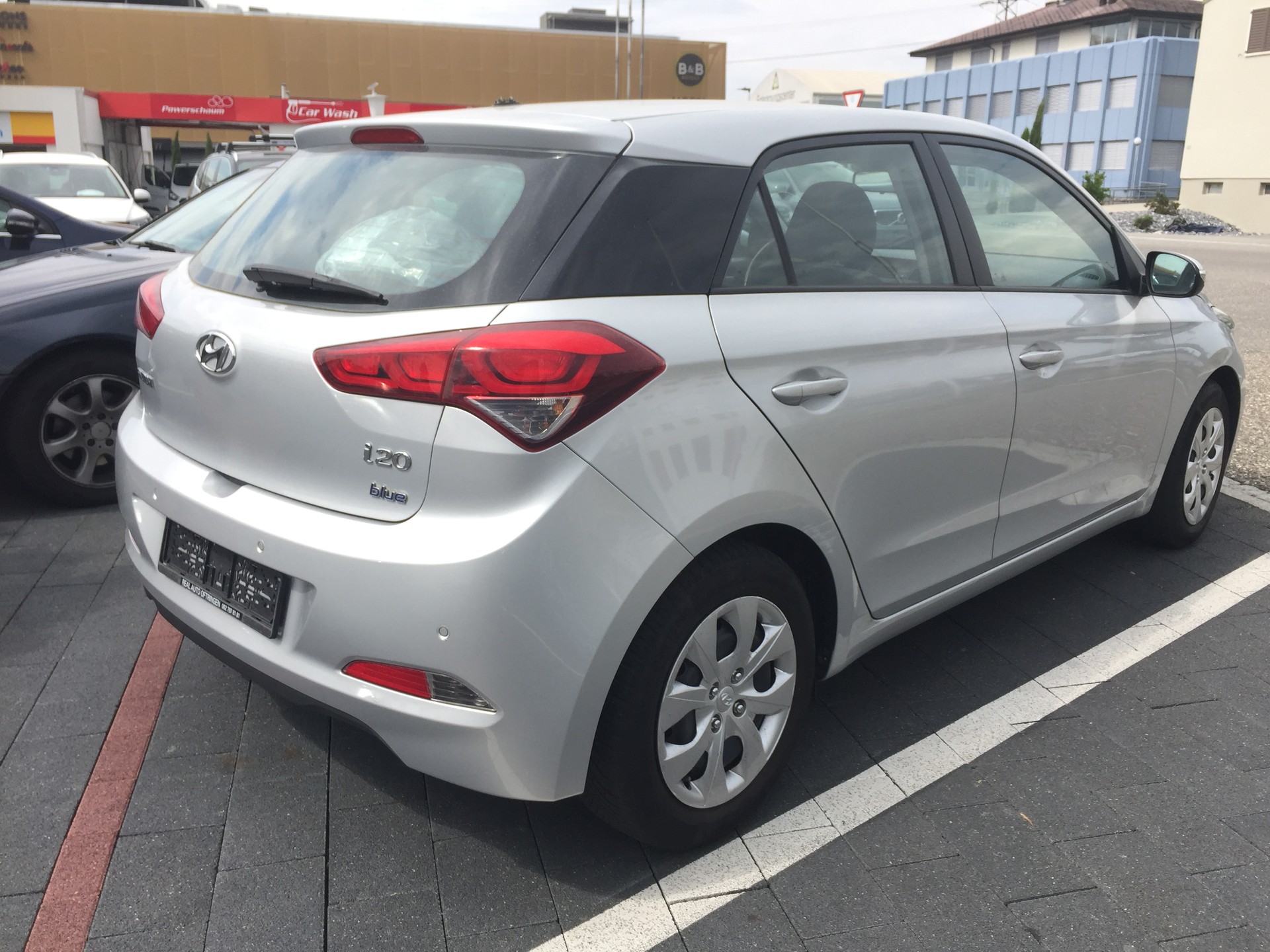 HYUNDAI i20 1.2 Amplia-image-5