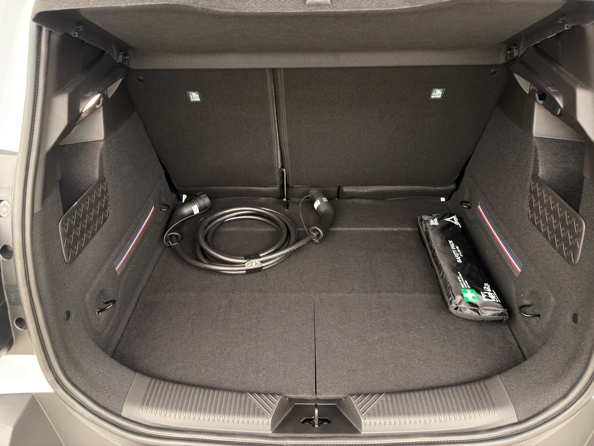 RENAULT R4 E-Tech Comfort Range plein-image-12