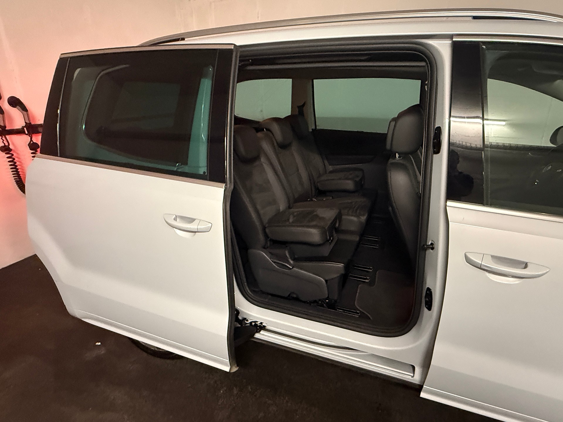 VW Sharan 2.0 TDI SCR Highline DSG 4m-image-8