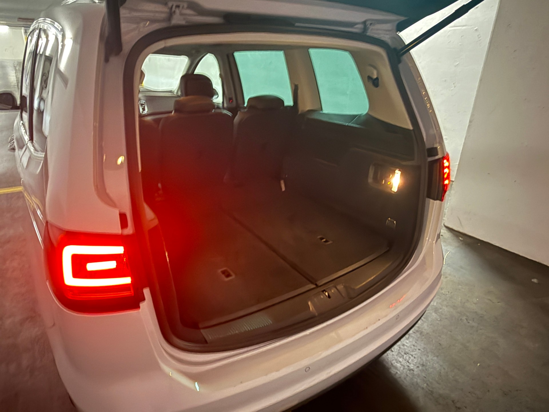 VW Sharan 2.0 TDI SCR Highline DSG 4m-image-3