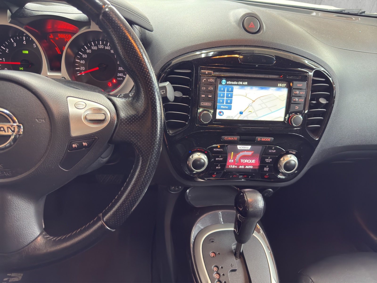 NISSAN Juke 1.6 DIG-T tekna 4x4 Xtronic M-CVT-image-10