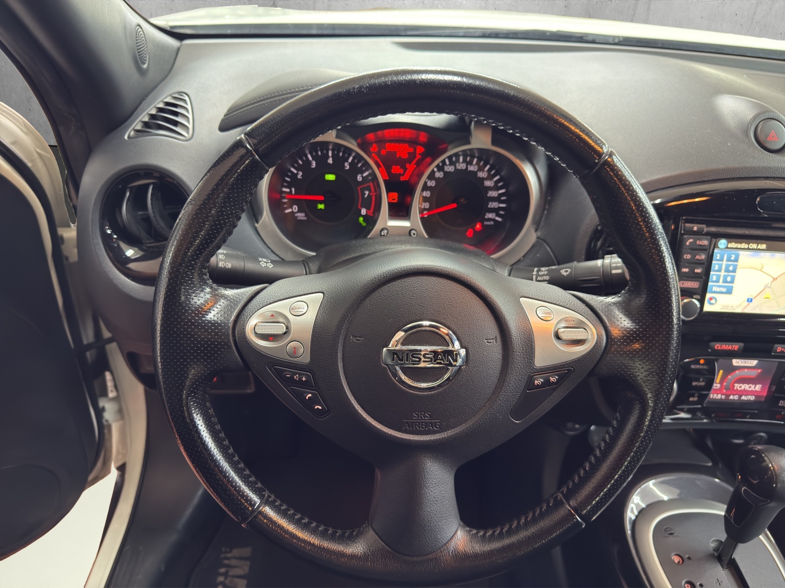 NISSAN Juke 1.6 DIG-T tekna 4x4 Xtronic M-CVT-image-9