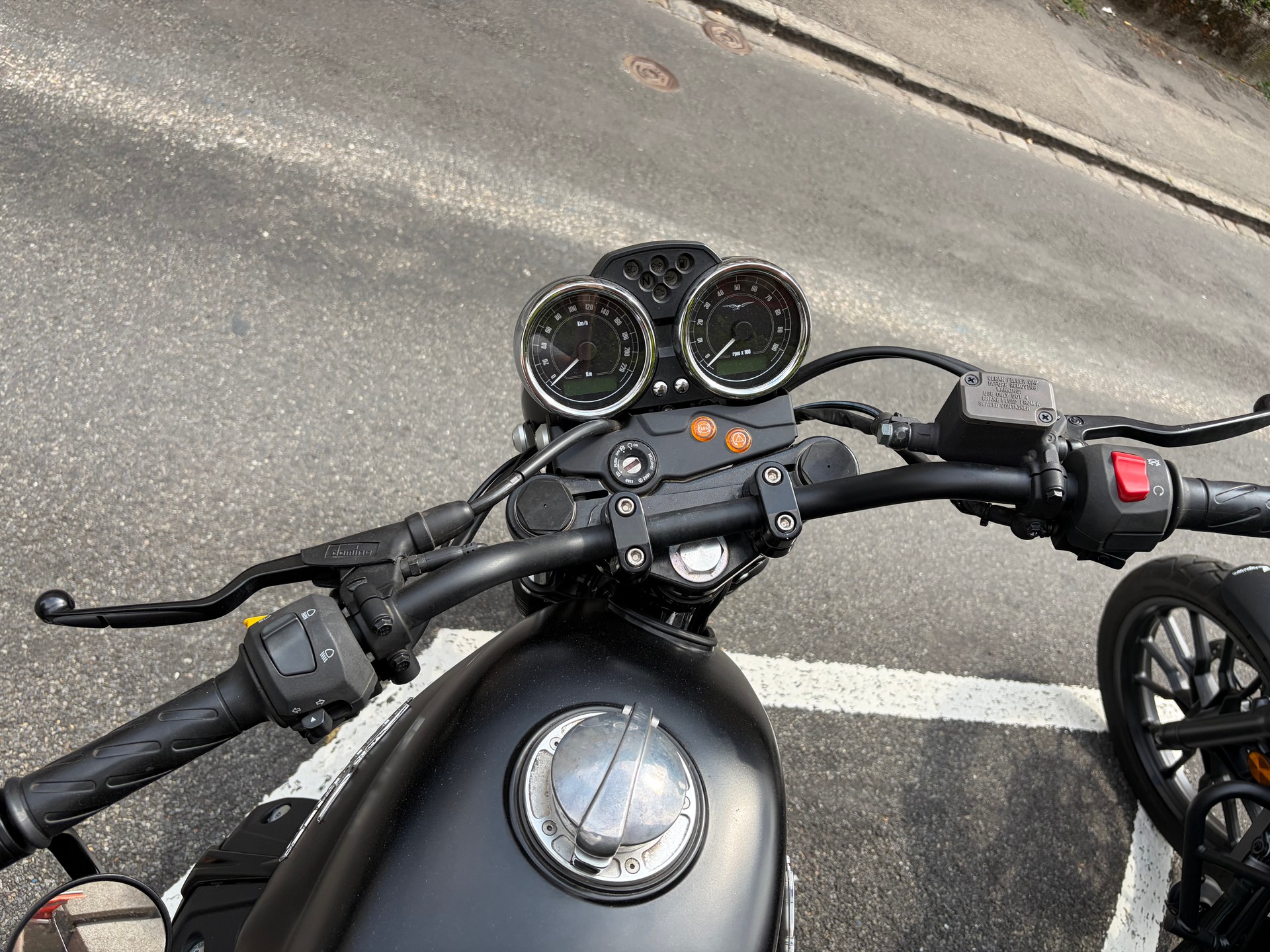 MOTO GUZZI V7 II Stone 750 A-image-4