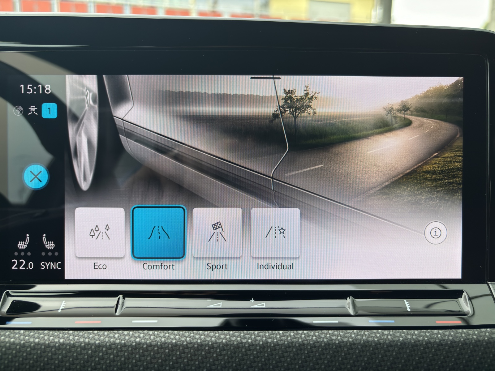 VW Golf 1.5 eTSI mHEV ACT R-Line DSG mit Keyless & Rückfahrkamera-image-17