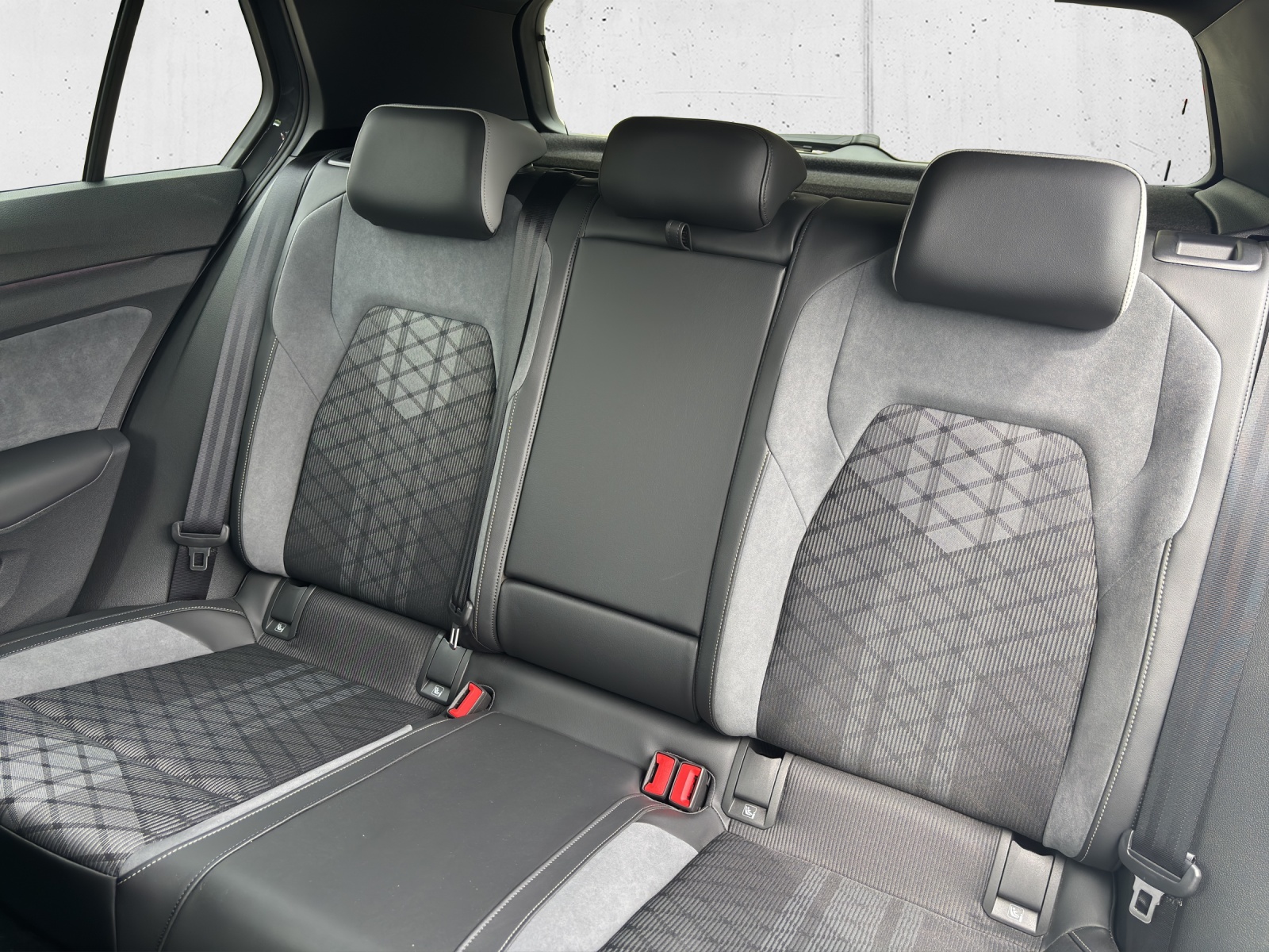 VW Golf 1.5 eTSI mHEV ACT R-Line DSG mit Keyless & Rückfahrkamera-image-26