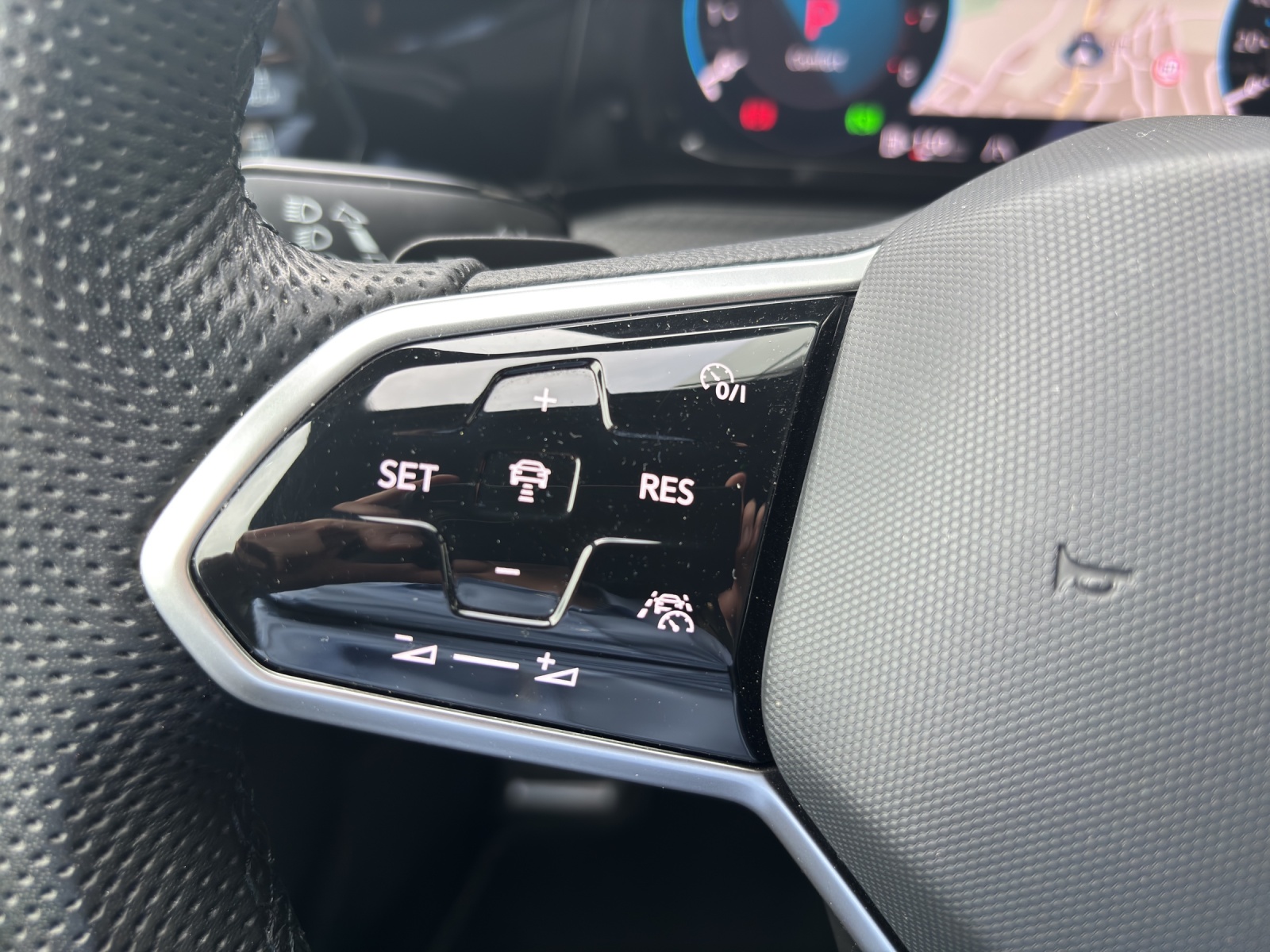 VW Golf 1.5 eTSI mHEV ACT R-Line DSG mit Keyless & Rückfahrkamera-image-13