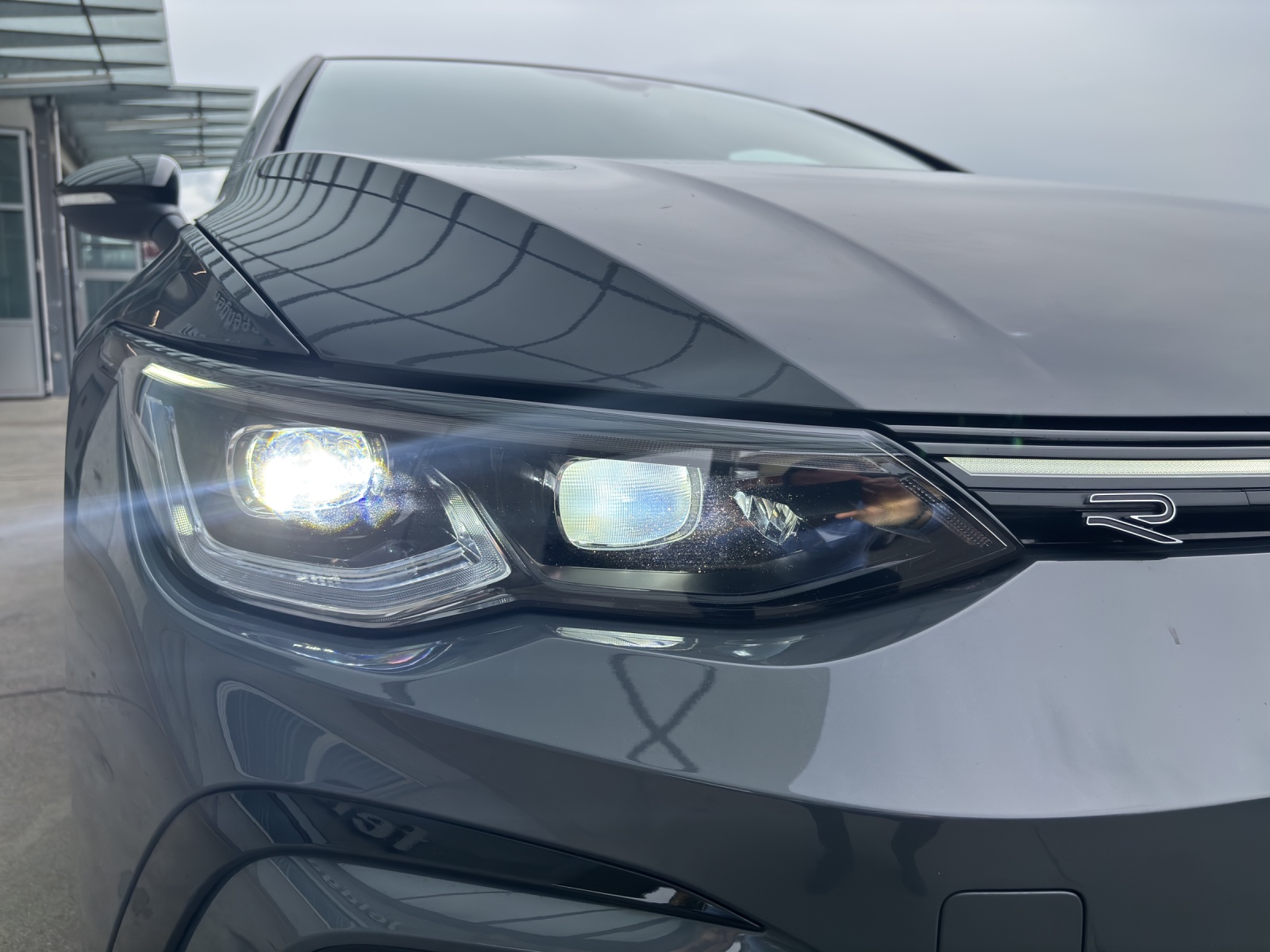VW Golf 1.5 eTSI mHEV ACT R-Line DSG mit Keyless & Rückfahrkamera-image-8