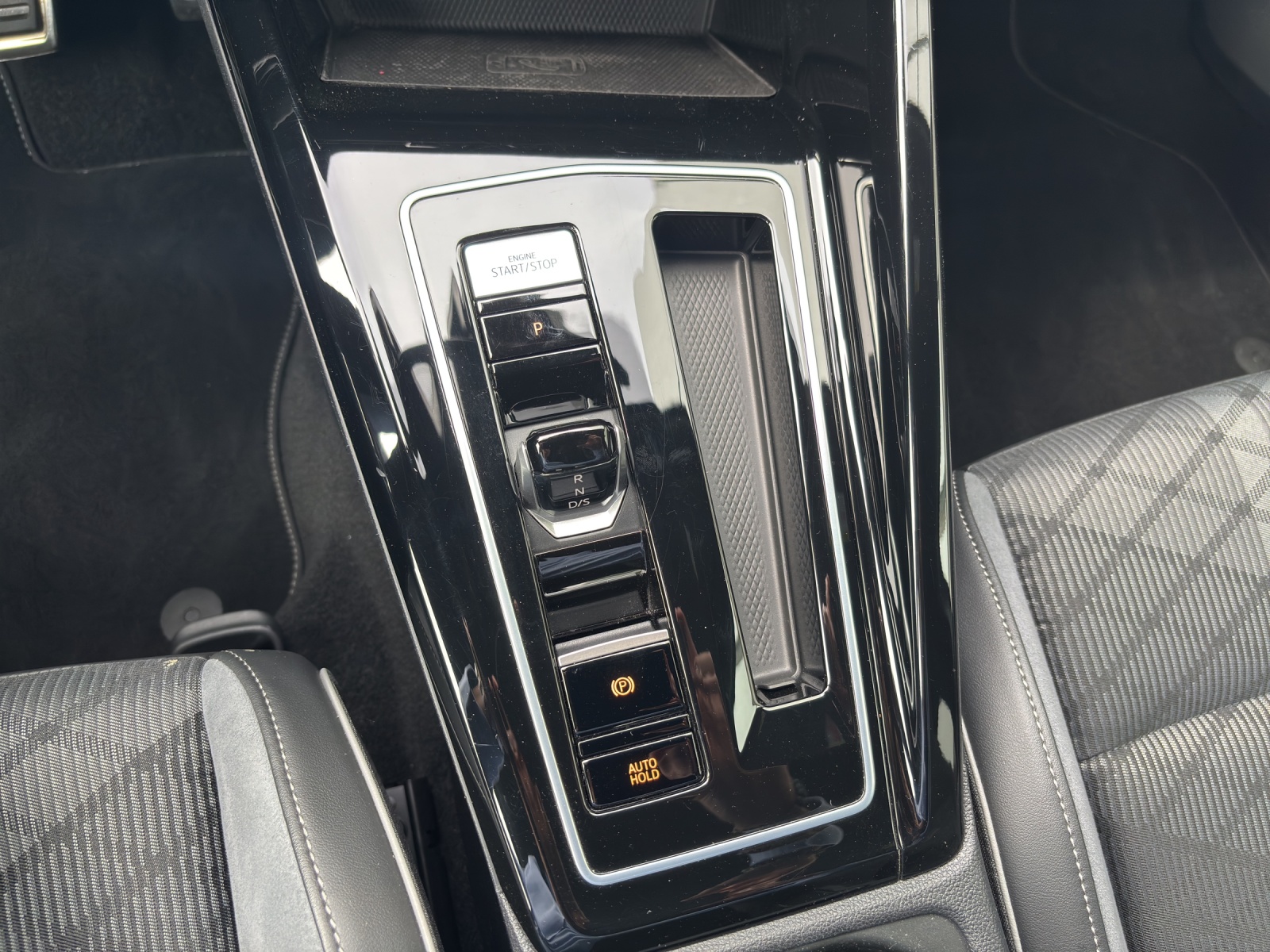 VW Golf 1.5 eTSI mHEV ACT R-Line DSG mit Keyless & Rückfahrkamera-image-16