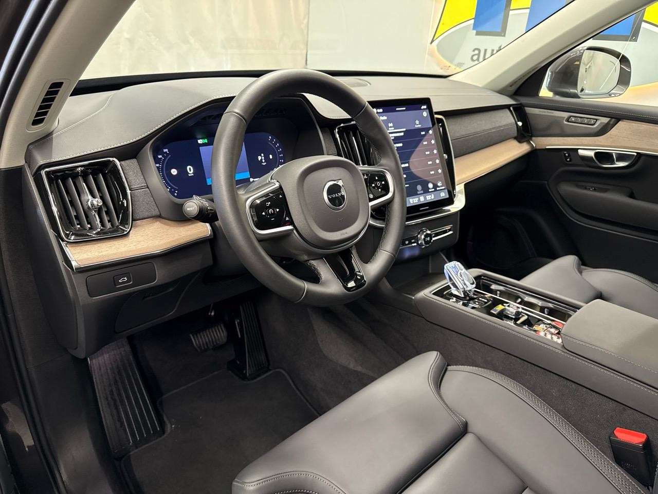 VOLVO XC90 B5 Benzin Mild Hybrid AWD Plus Bright Geartronic-showroom-element-2