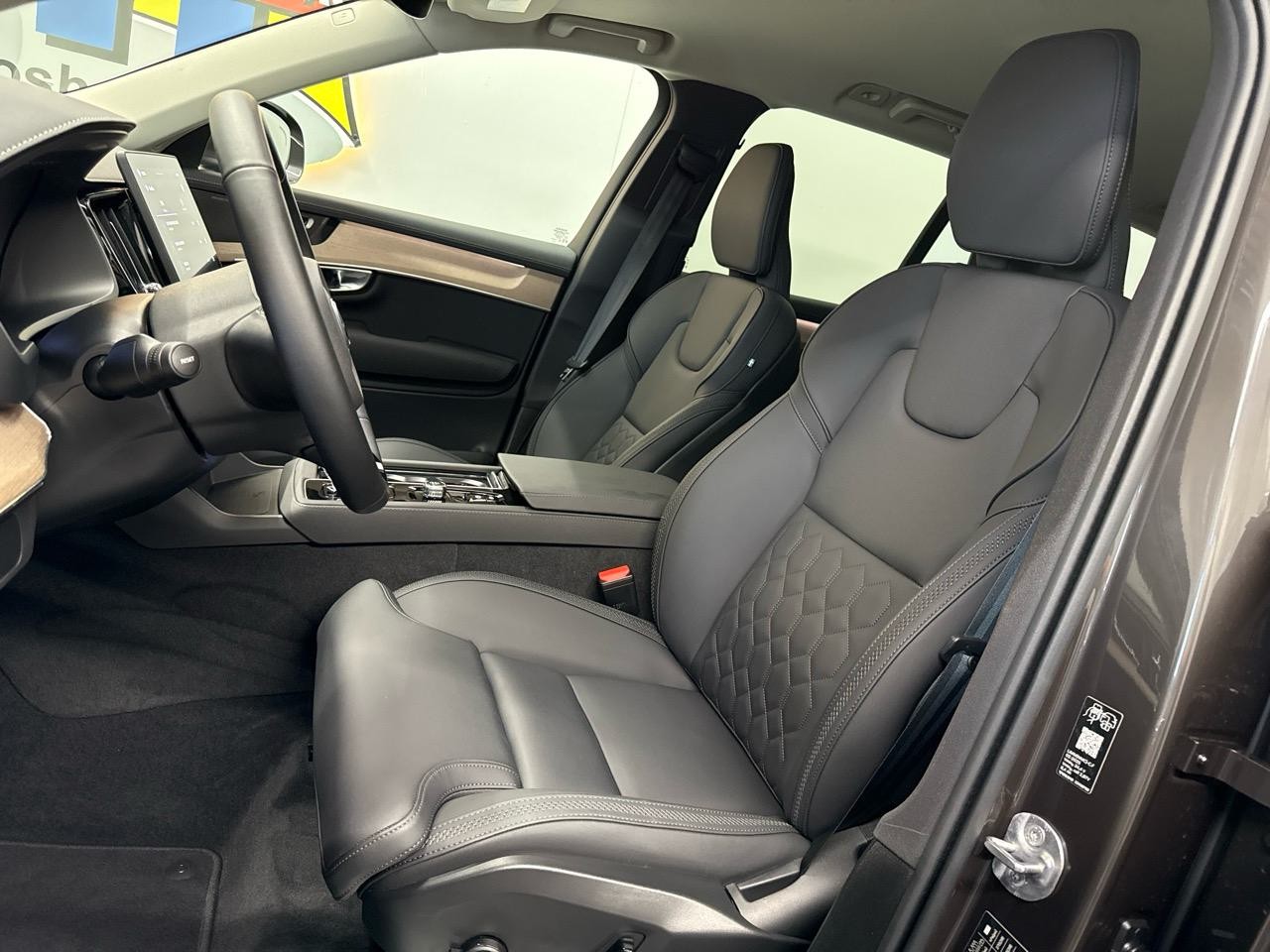 VOLVO XC90 B5 Benzin Mild Hybrid AWD Plus Bright Geartronic-showroom-element-3