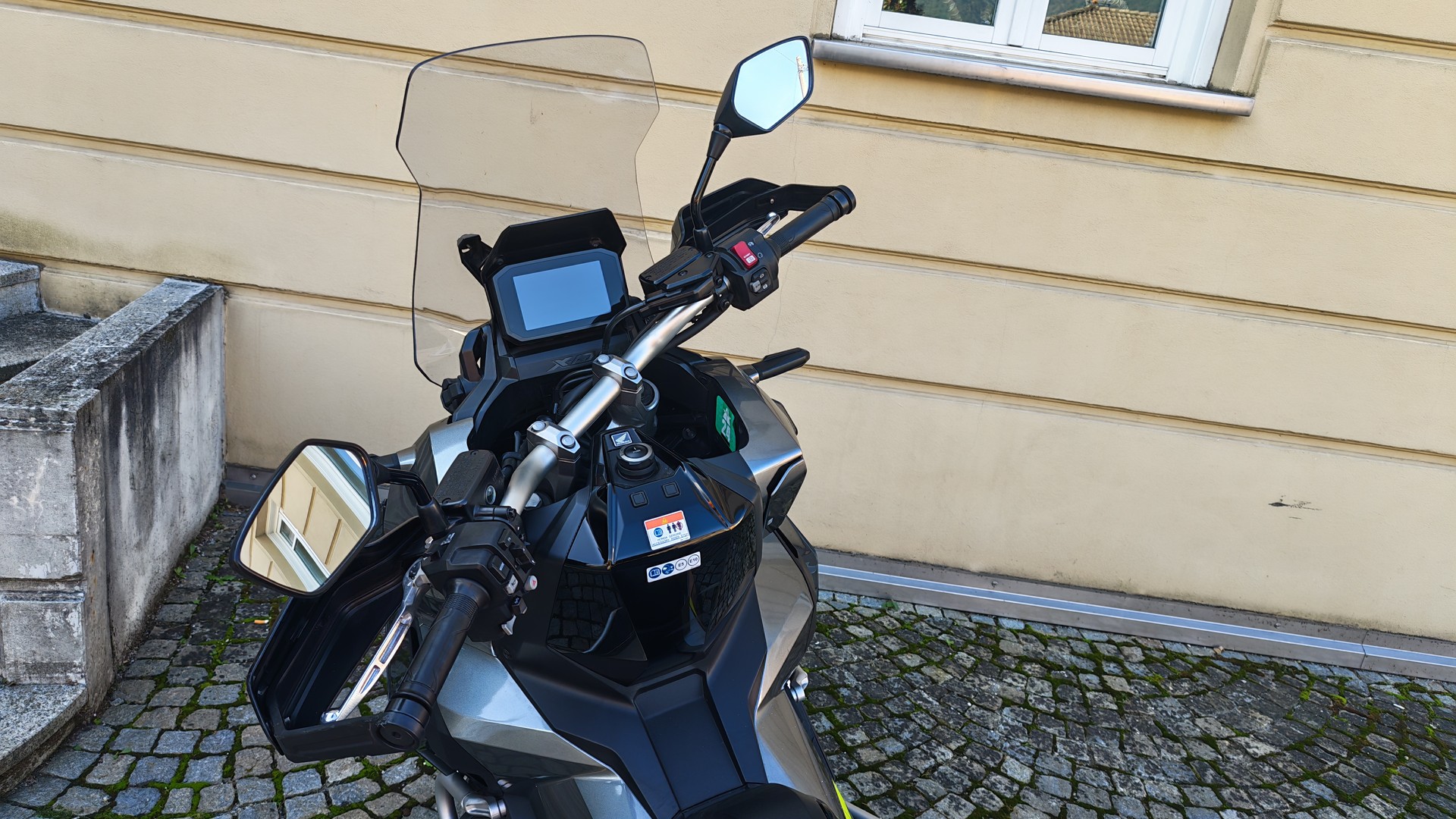 HONDA X-ADV 750-image-2