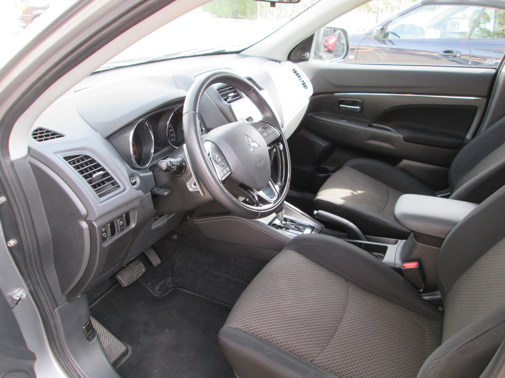 MITSUBISHI ASX 2.0 MIVEC Value 4WD Automat-image-7