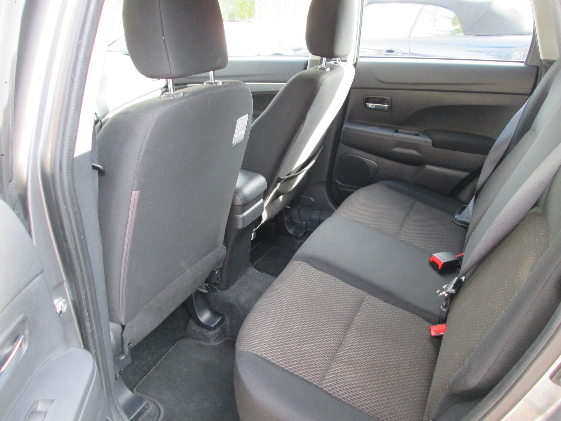 MITSUBISHI ASX 2.0 MIVEC Value 4WD Automat-image-8