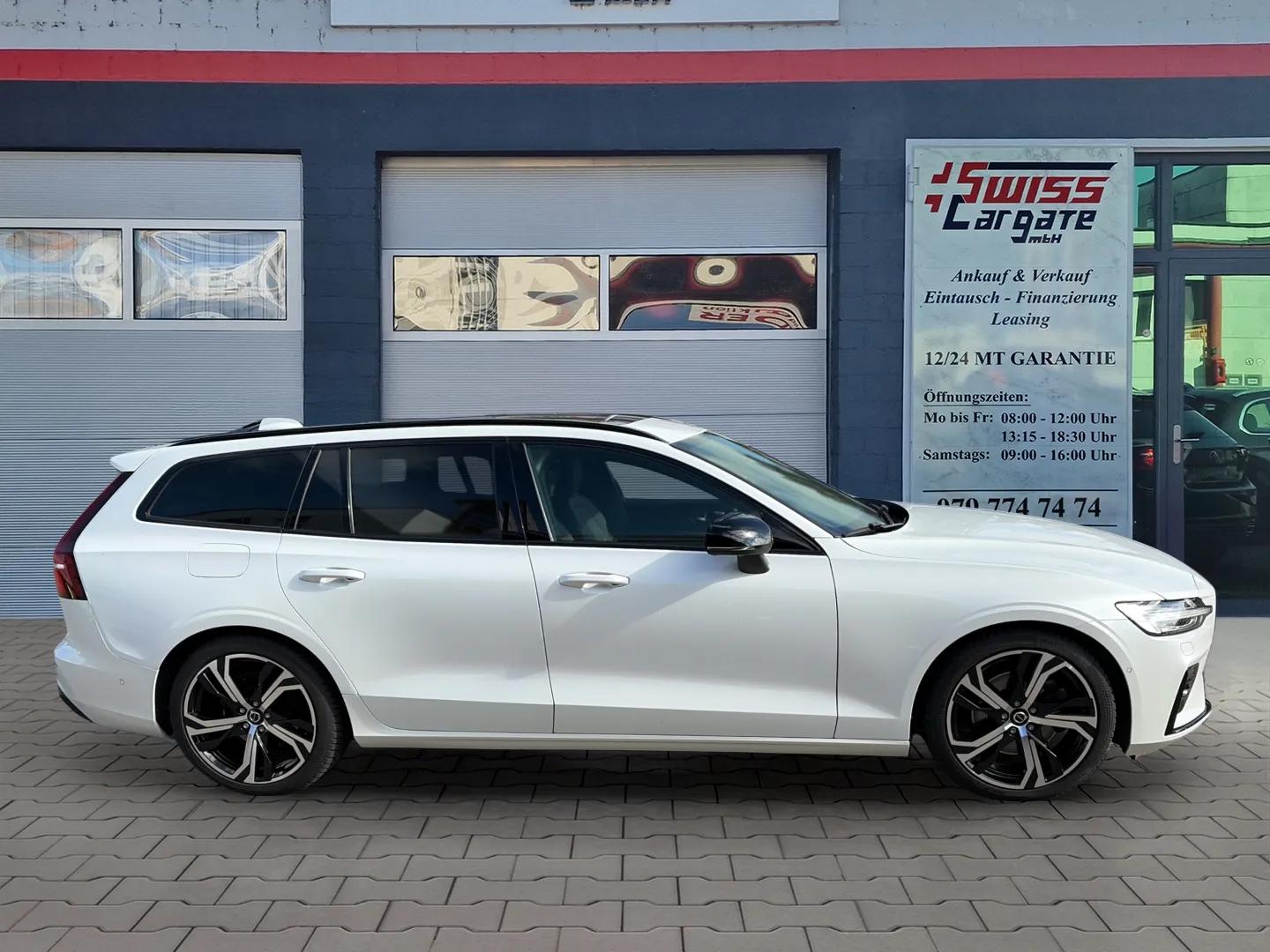 VOLVO V60 B4 Benzin Mild Hybrid Ultra Dark DCT mit AHK & Panoramadach & 5J Werksgarantie oder bis 200000km-image-8