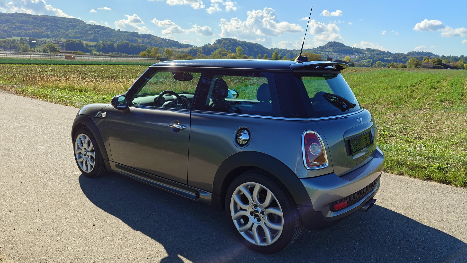 MINI Cooper S-showroom-element-2