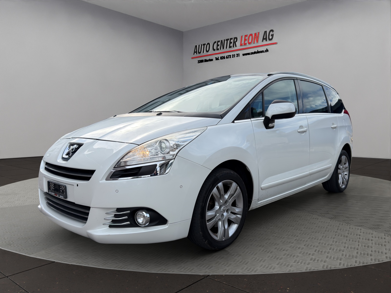 PEUGEOT 5008 1.6 16V T Sport Pack Automatic-showroom-element-1