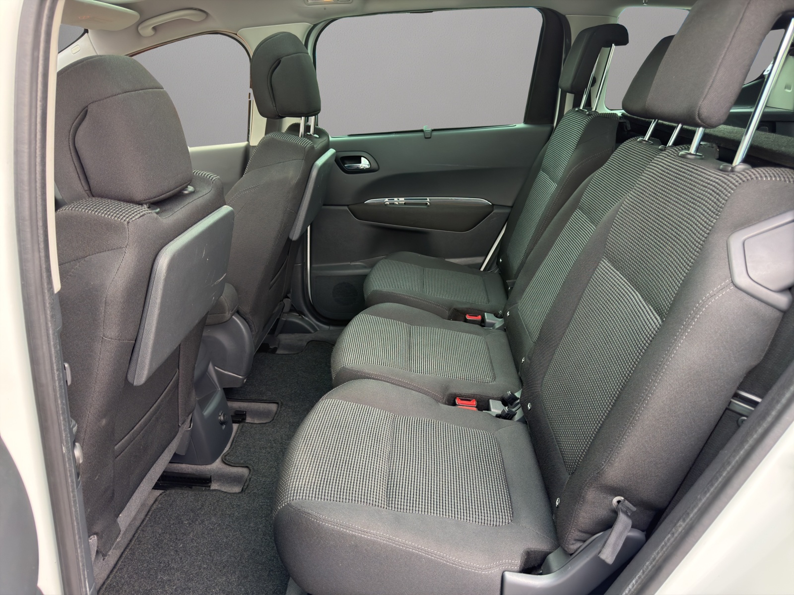 PEUGEOT 5008 1.6 16V T Sport Pack Automatic-image-12