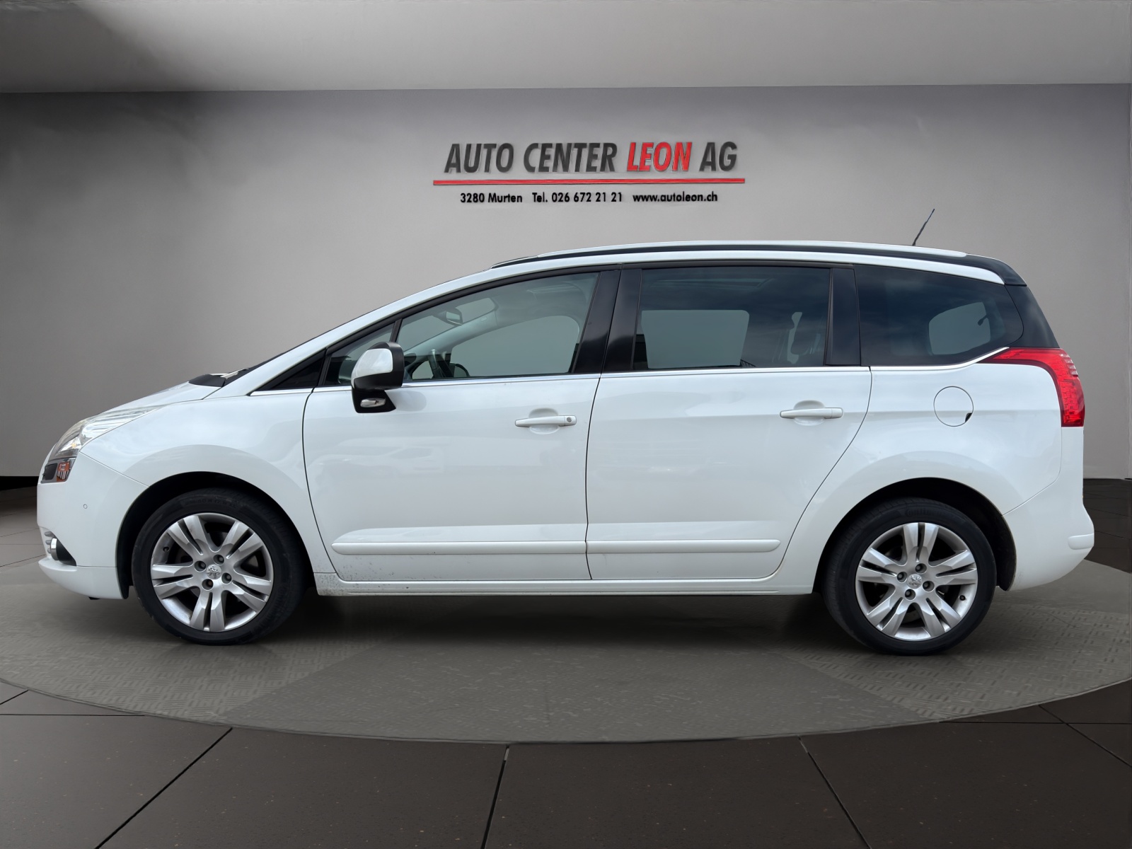 PEUGEOT 5008 1.6 16V T Sport Pack Automatic-showroom-element-2