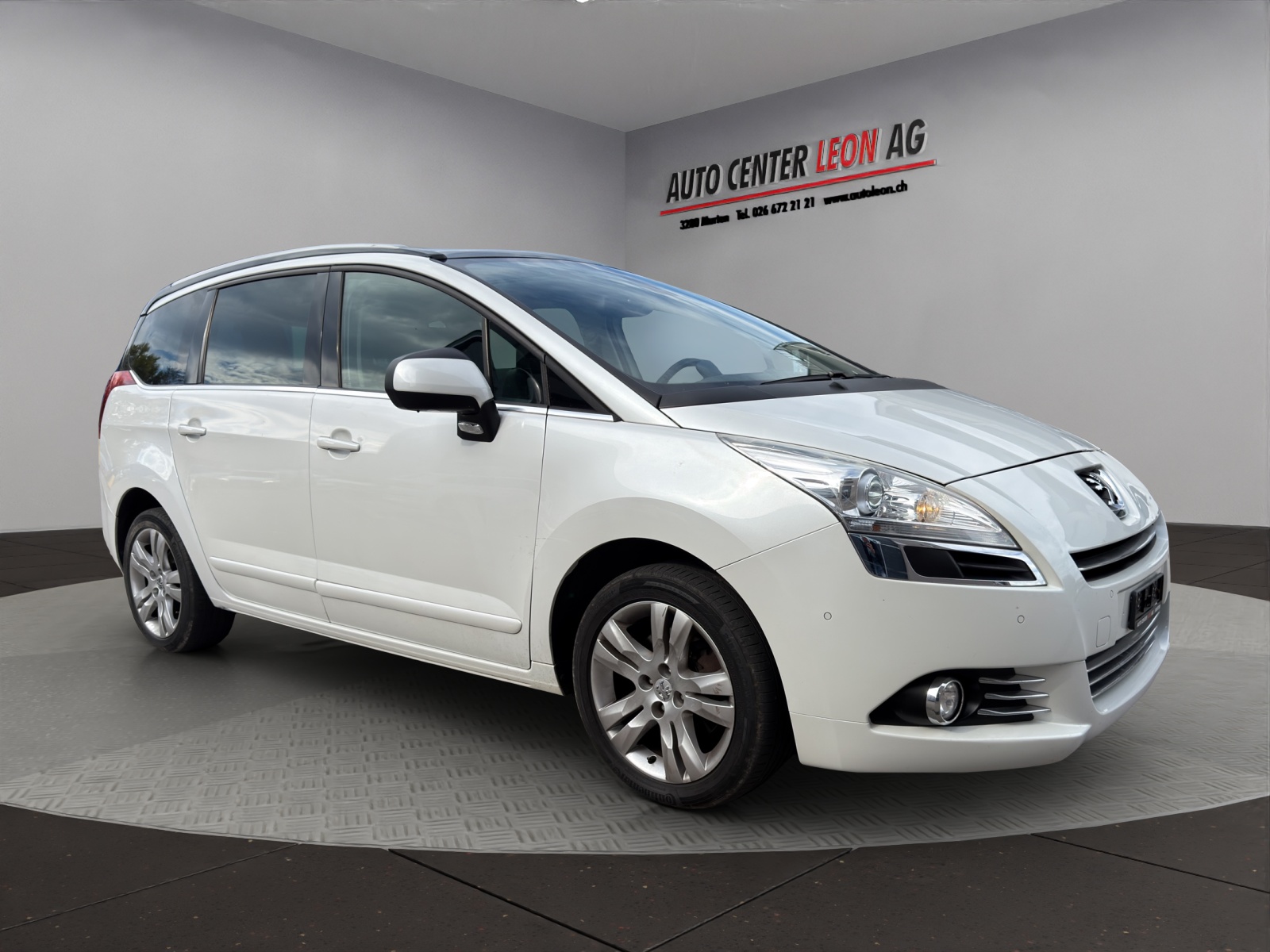 PEUGEOT 5008 1.6 16V T Sport Pack Automatic-image-7