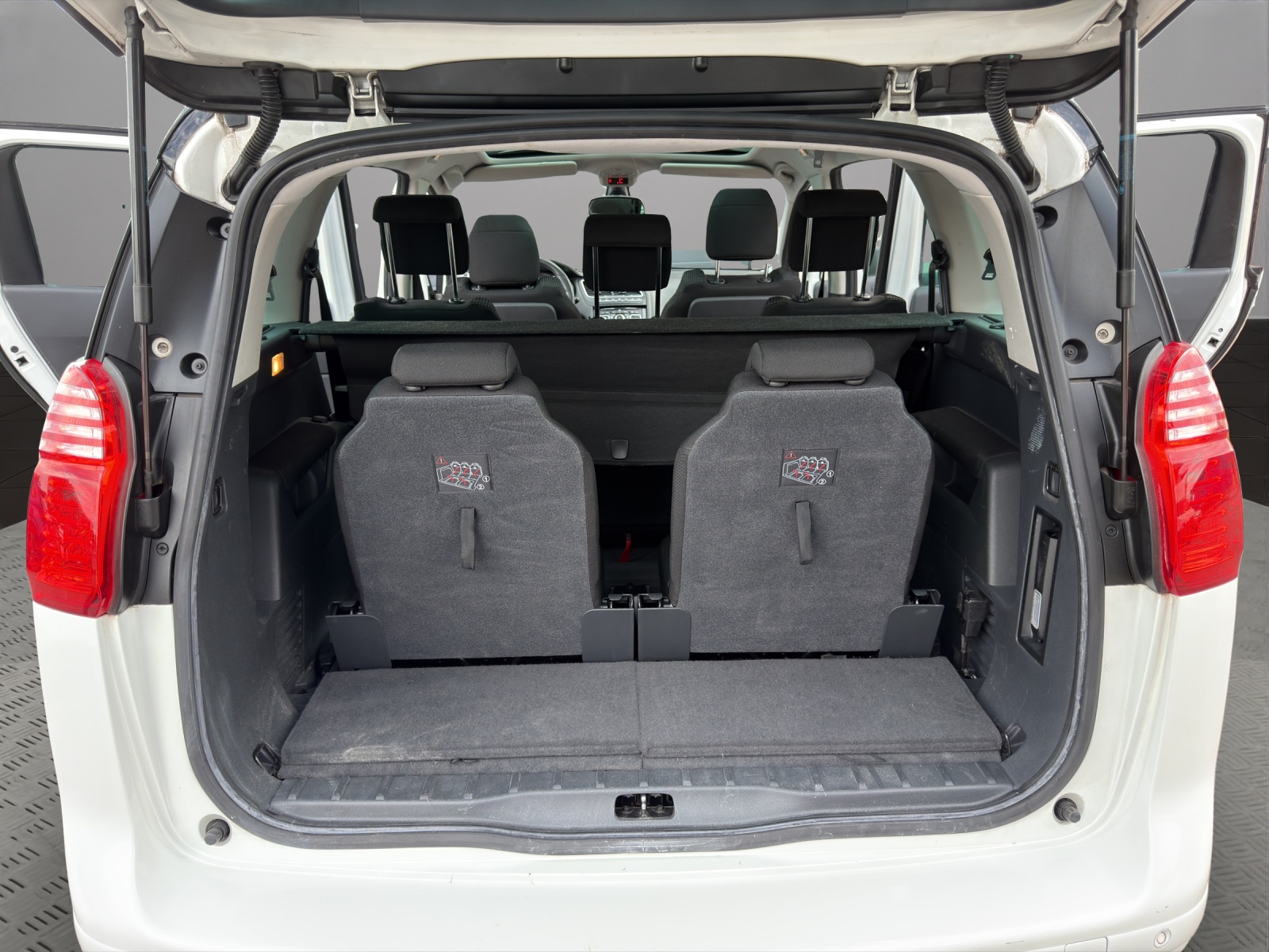 PEUGEOT 5008 1.6 16V T Sport Pack Automatic-image-18