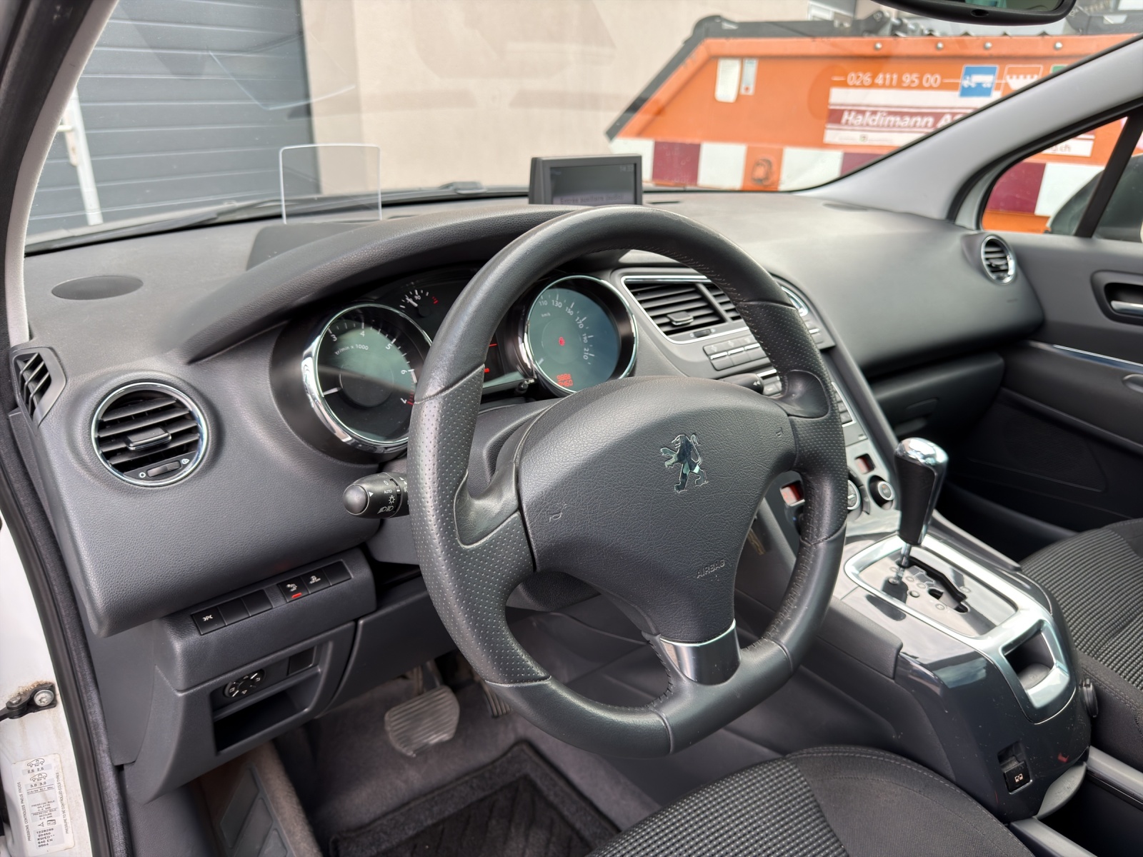 PEUGEOT 5008 1.6 16V T Sport Pack Automatic-image-25