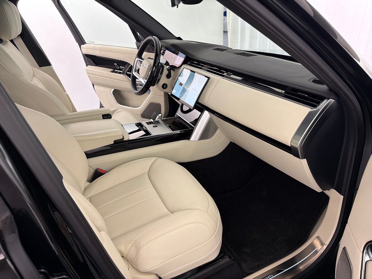 LAND ROVER RR P460e PHEV Autobiogr.-image-11