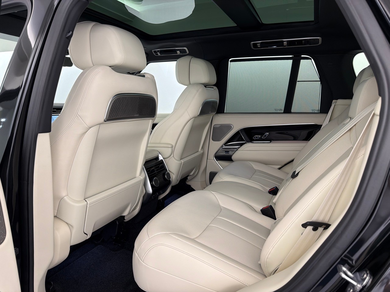 LAND ROVER RR P460e PHEV Autobiogr.-image-5