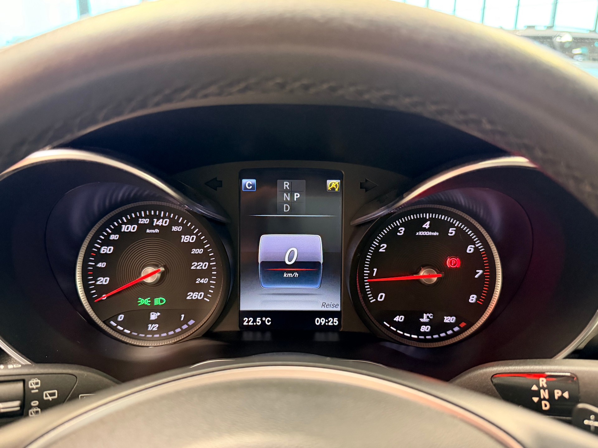 MERCEDES-BENZ GLC 250 4Matic 9G-Tronic-image-22