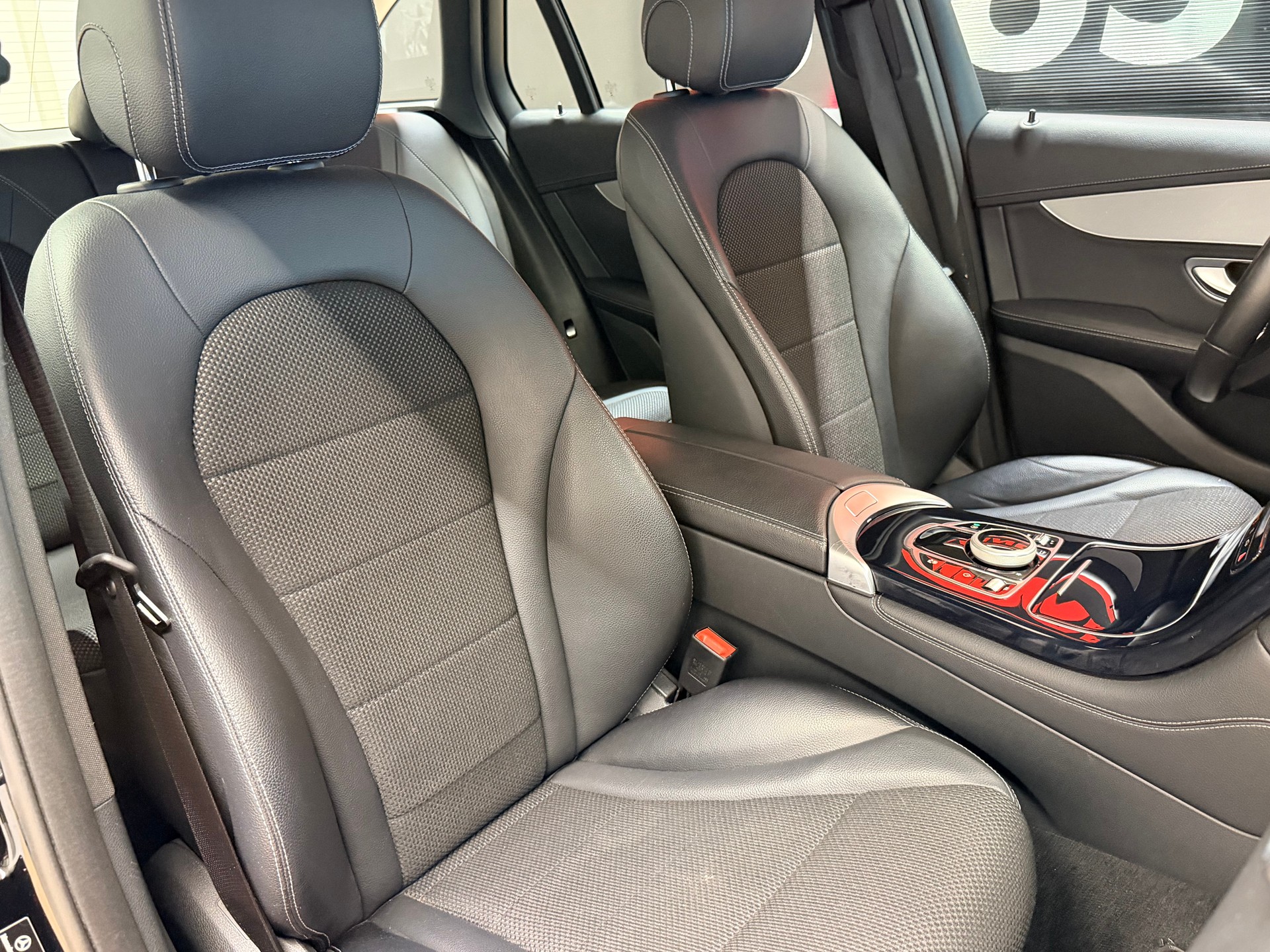 MERCEDES-BENZ GLC 250 4Matic 9G-Tronic-image-18