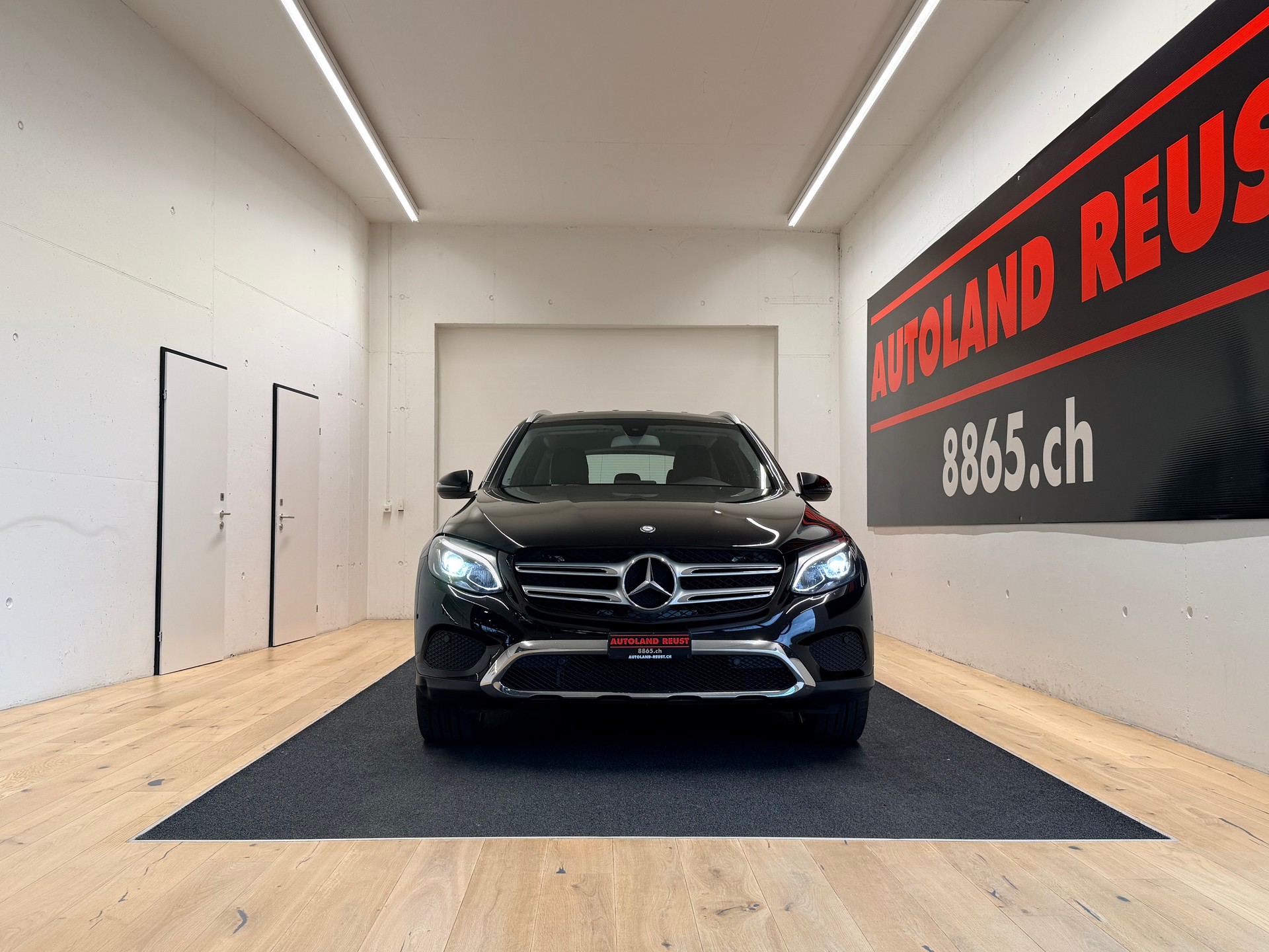 MERCEDES-BENZ GLC 250 4Matic 9G-Tronic-showroom-element-1