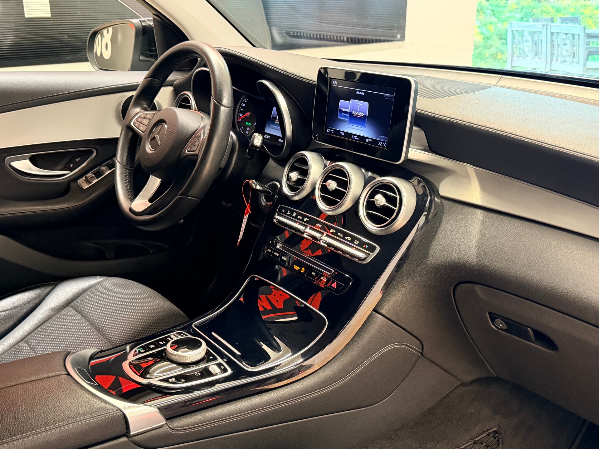 MERCEDES-BENZ GLC 250 4Matic 9G-Tronic-image-16