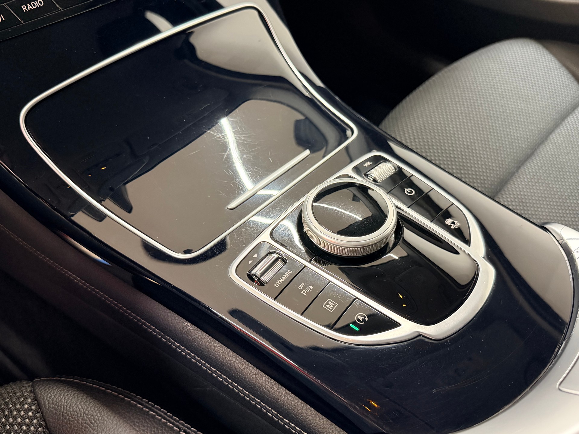 MERCEDES-BENZ GLC 250 4Matic 9G-Tronic-image-19