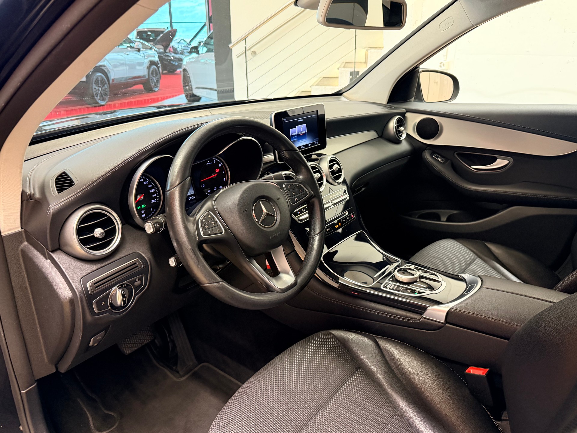 MERCEDES-BENZ GLC 250 4Matic 9G-Tronic-image-9