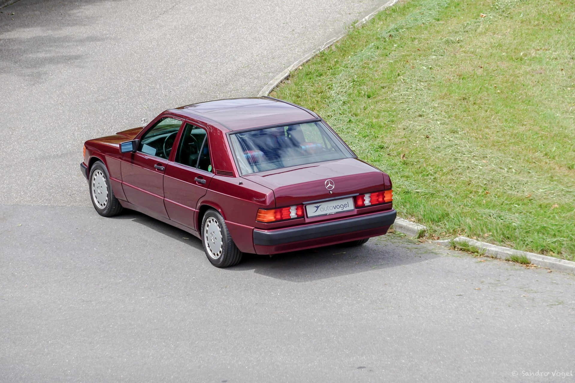 MERCEDES-BENZ 190 E 1.8 Avantgarde rosso Nr. 208/280-image-3