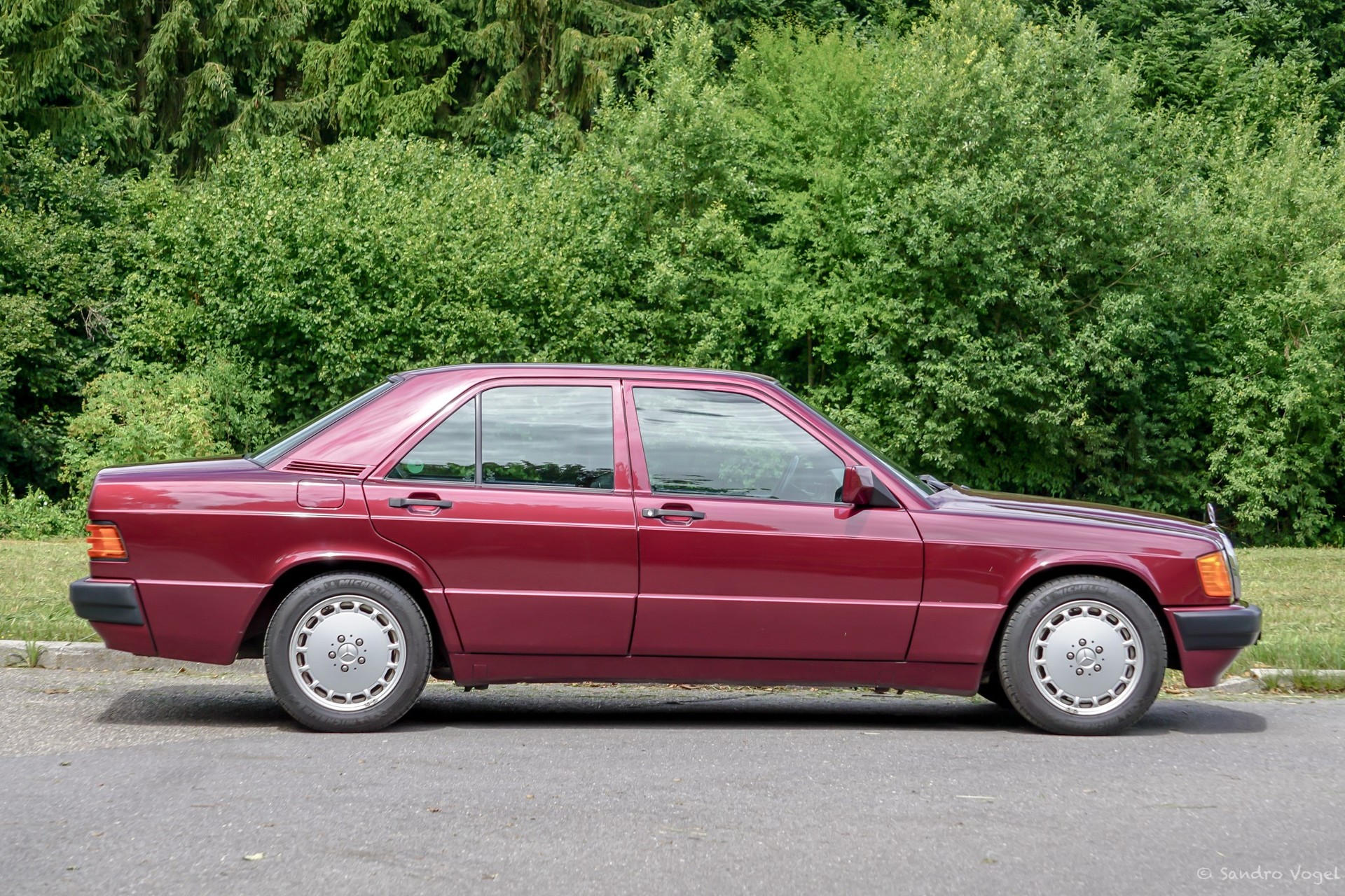 MERCEDES-BENZ 190 E 1.8 Avantgarde rosso Nr. 208/280-image-5