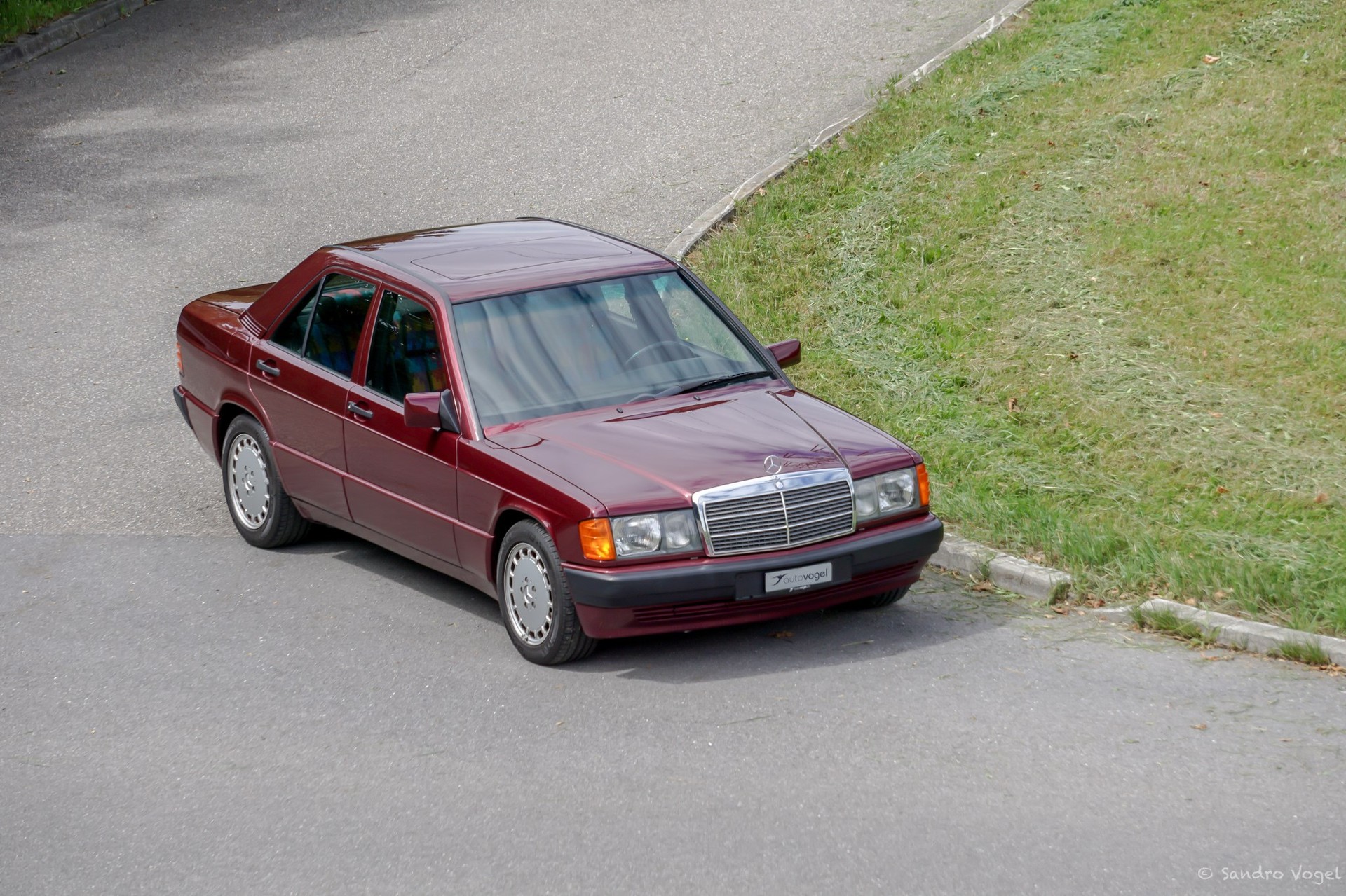 MERCEDES-BENZ 190 E 1.8 Avantgarde rosso Nr. 208/280-image-2