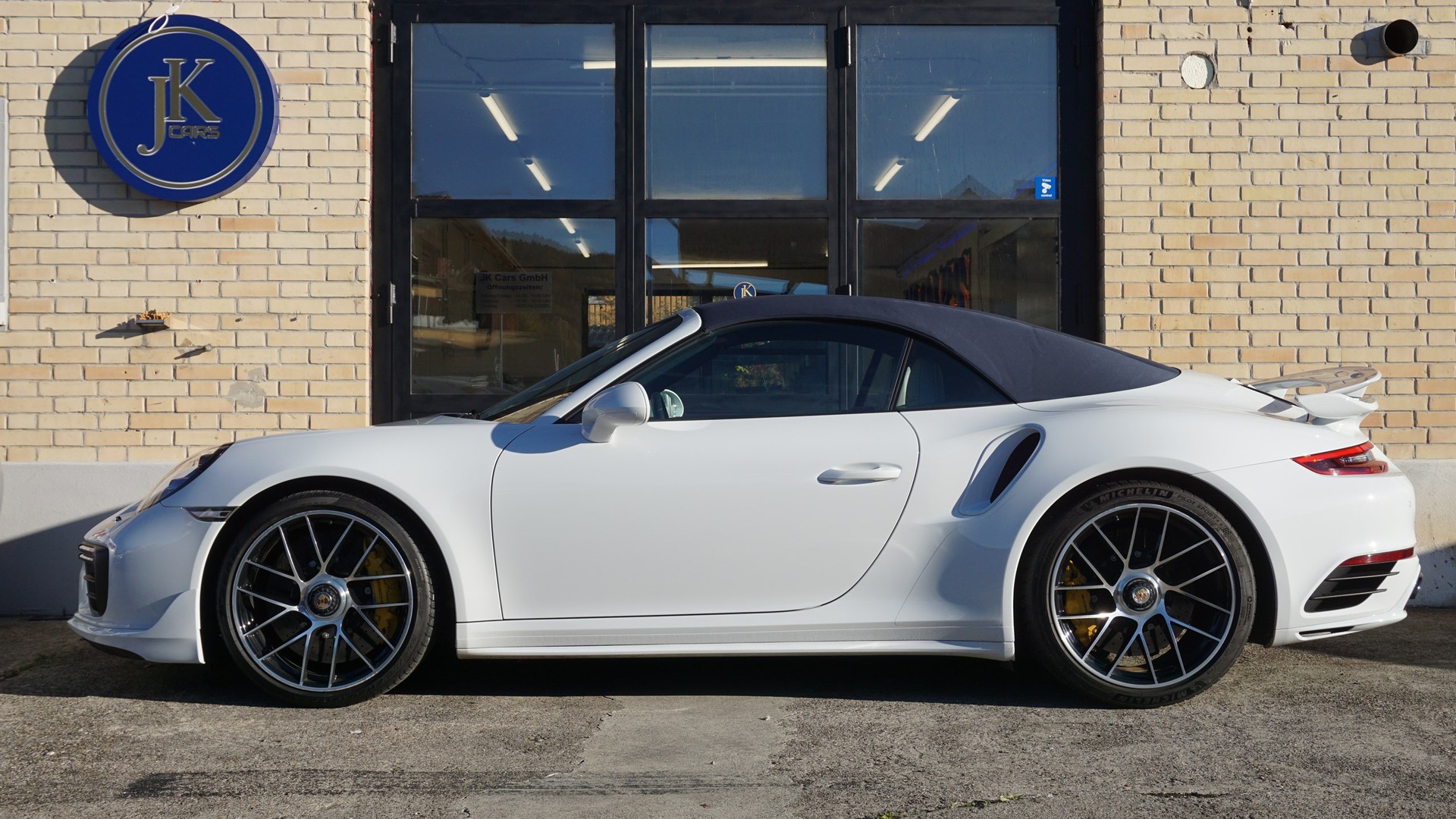 PORSCHE 911 Turbo S Cabrio PDK-image-4