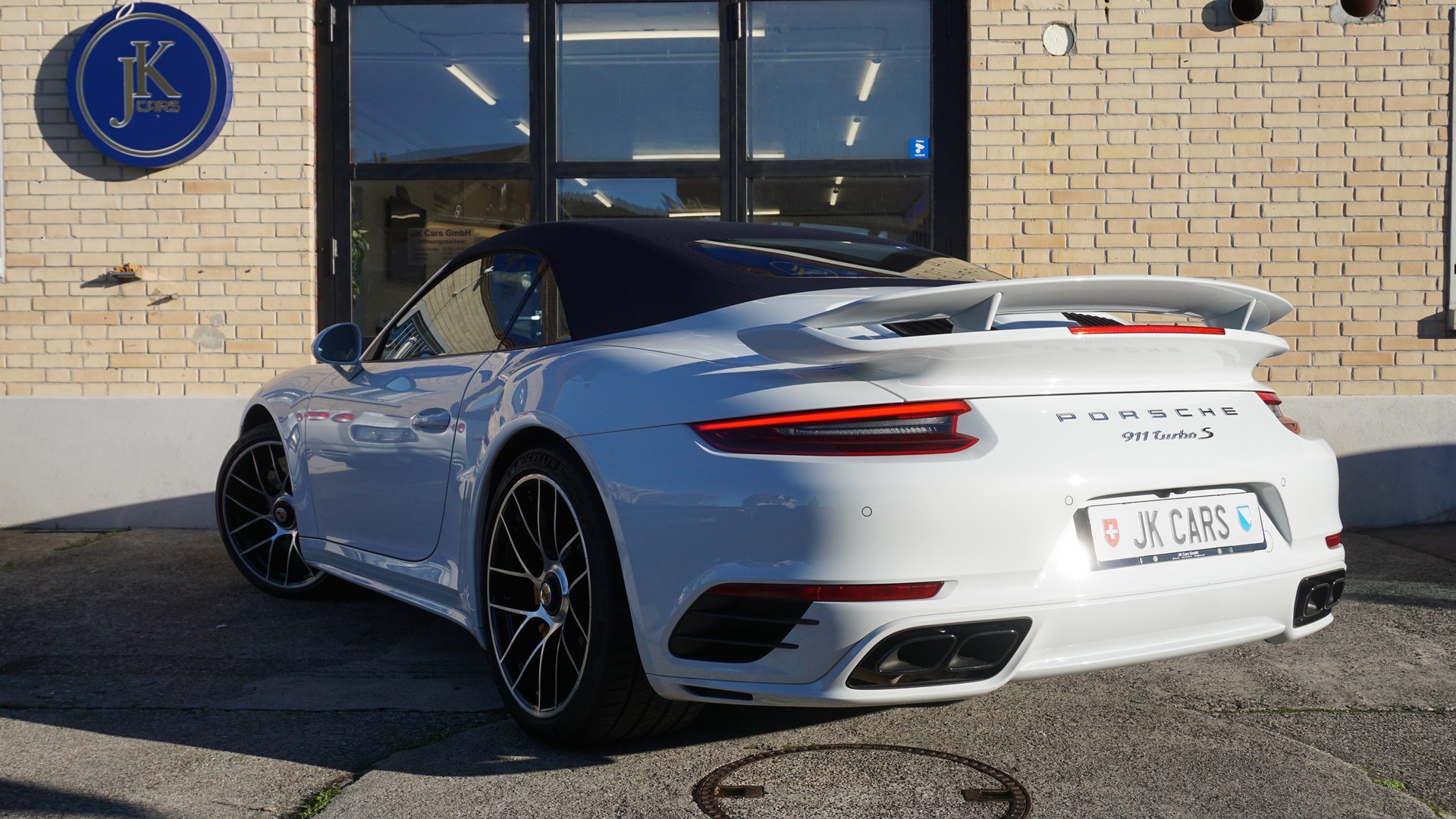 PORSCHE 911 Turbo S Cabrio PDK-image-7