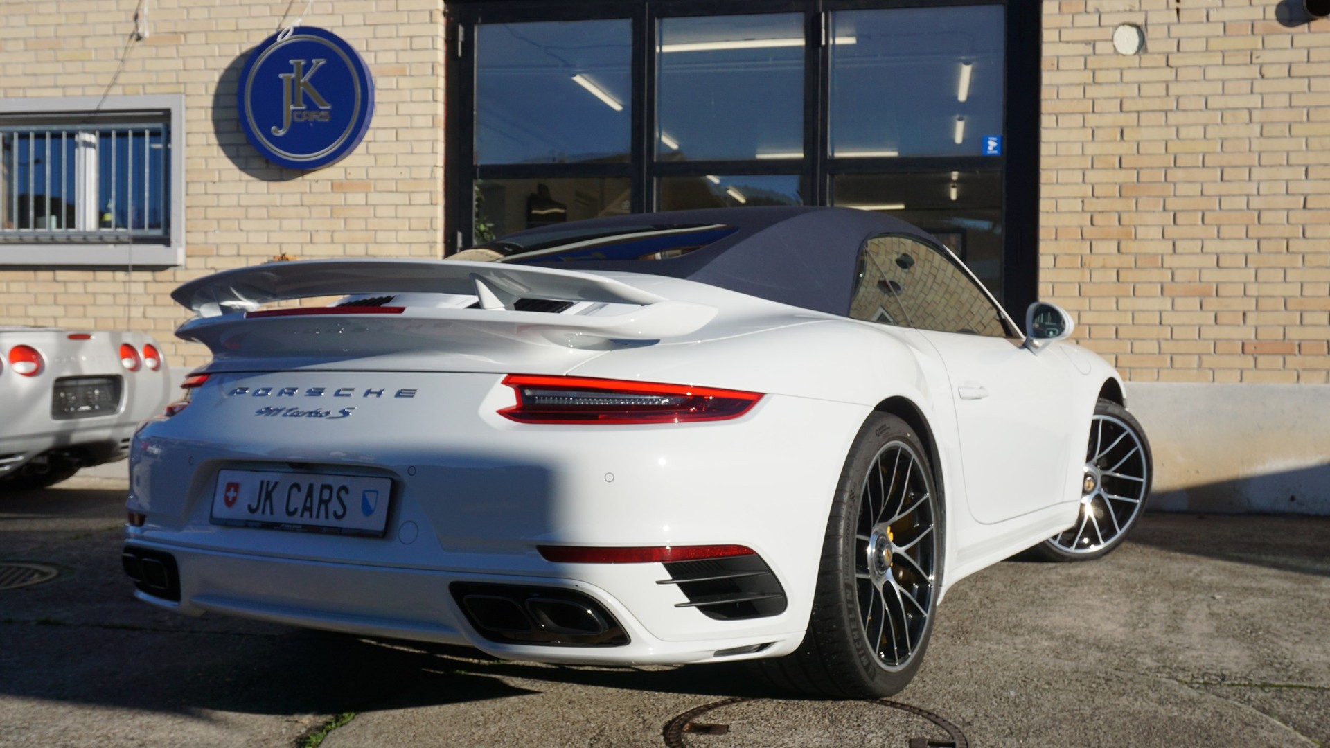 PORSCHE 911 Turbo S Cabrio PDK-image-8