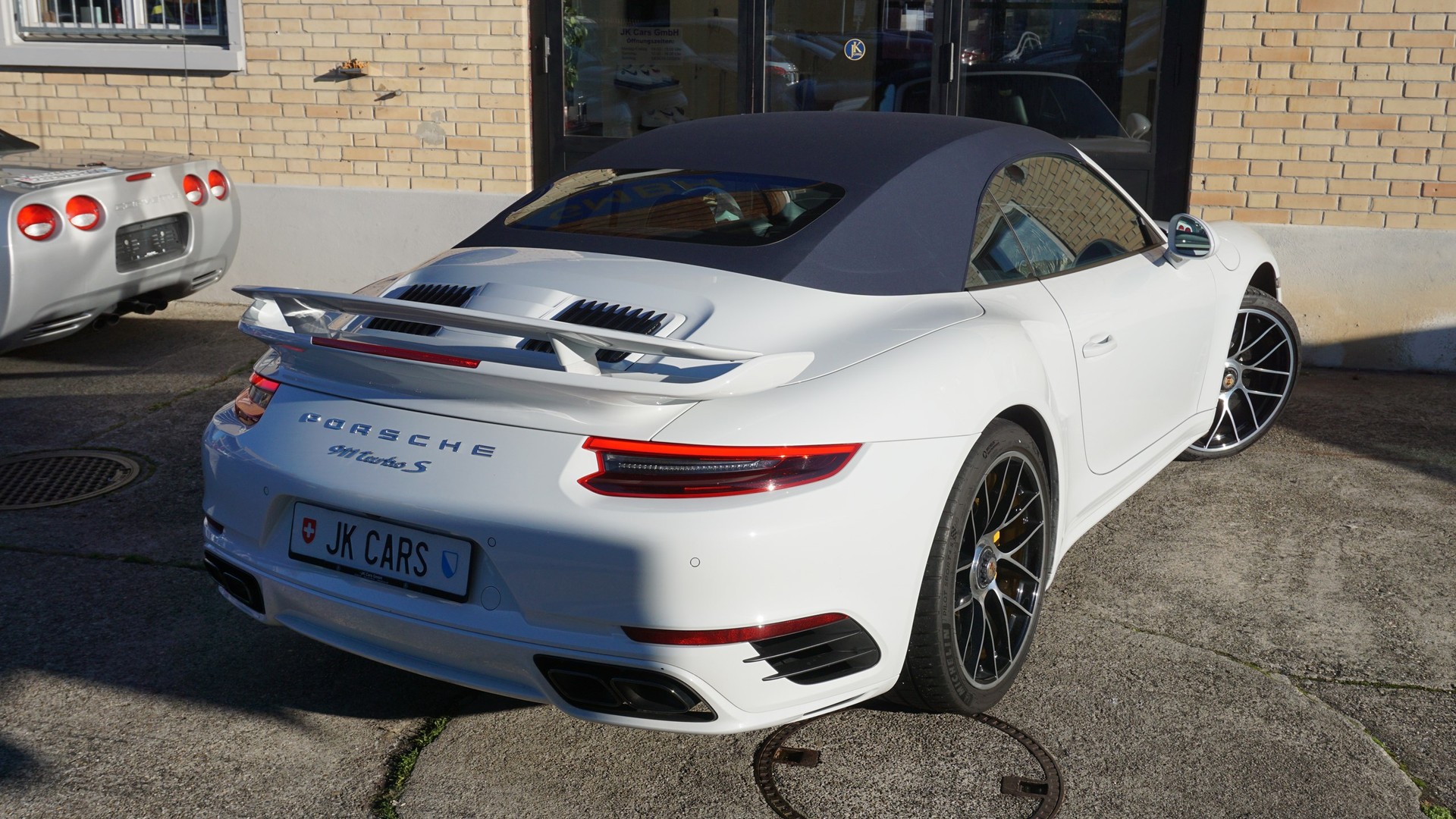 PORSCHE 911 Turbo S Cabrio PDK-image-10