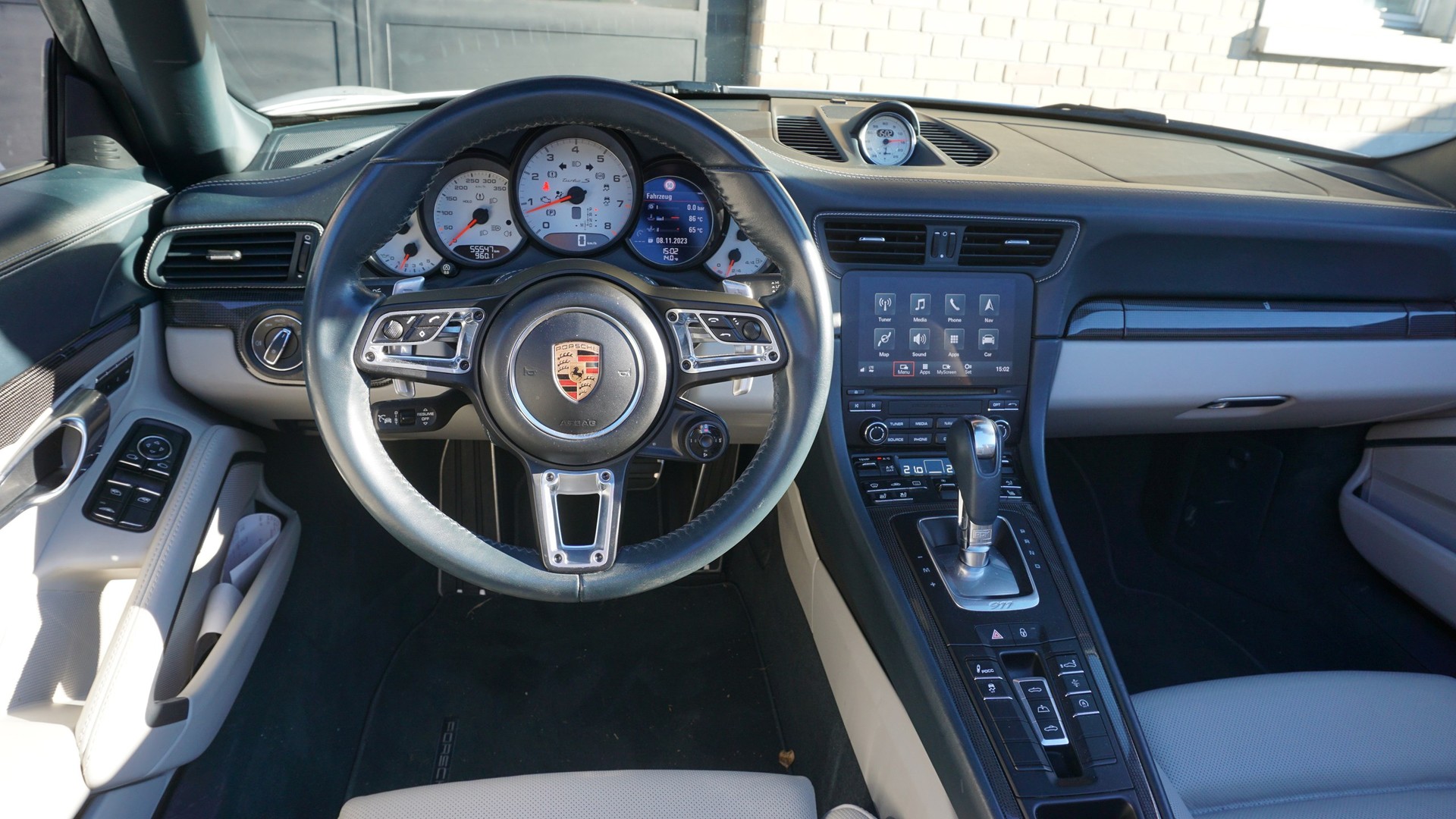 PORSCHE 911 Turbo S Cabrio PDK-image-12