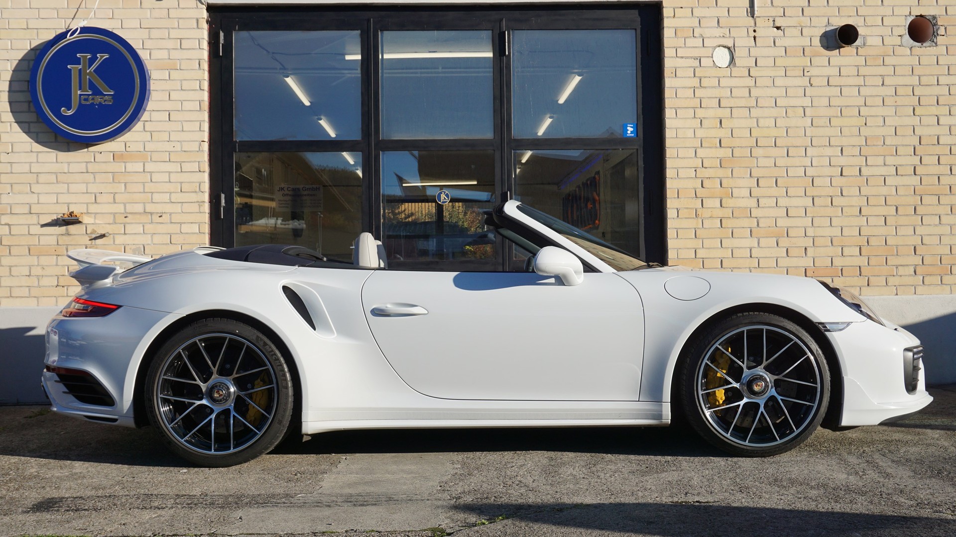PORSCHE 911 Turbo S Cabrio PDK-image-5
