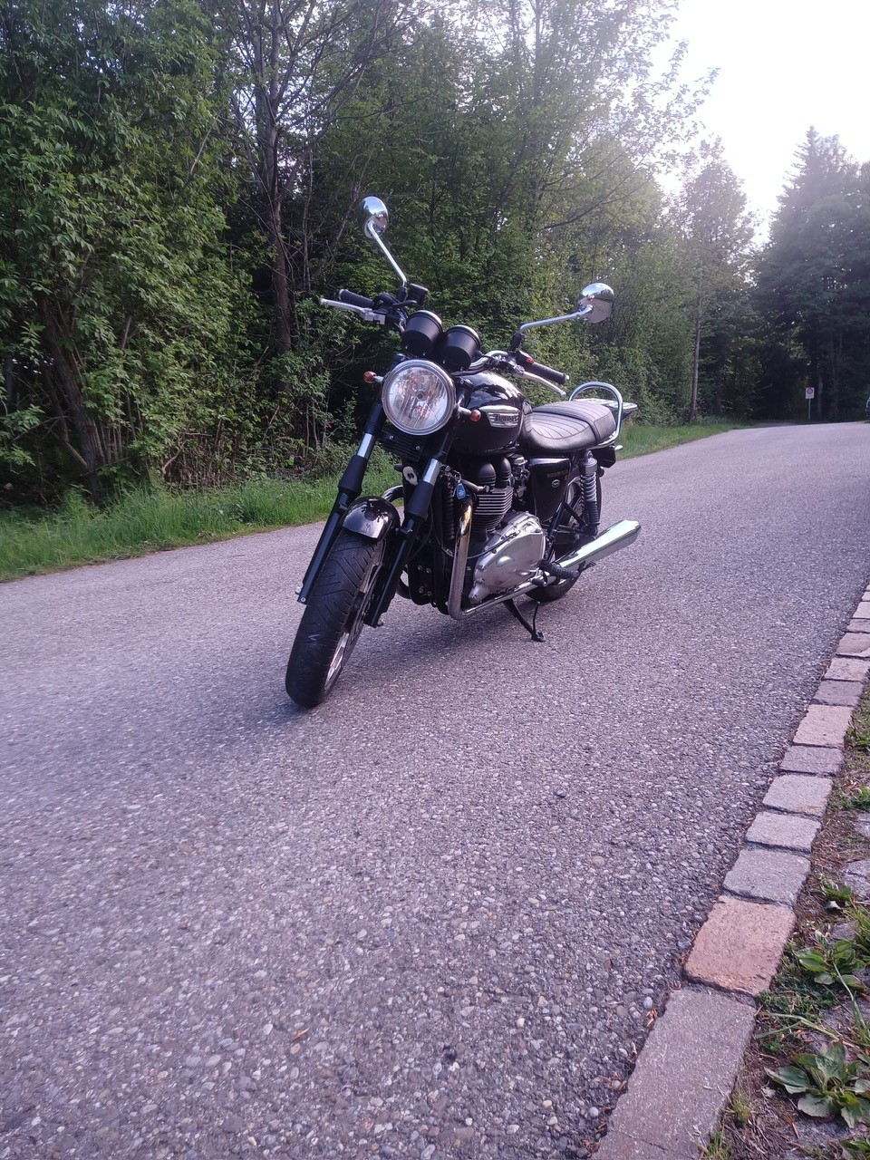 TRIUMPH Bonneville SE 900 i-image-1