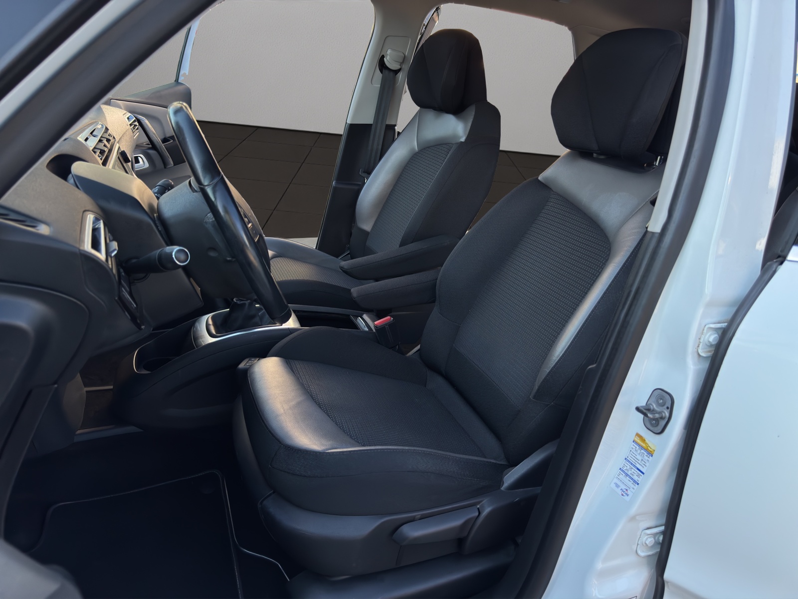 CITROEN C4 Picasso 1.2 Pure Tech Shine-image-8