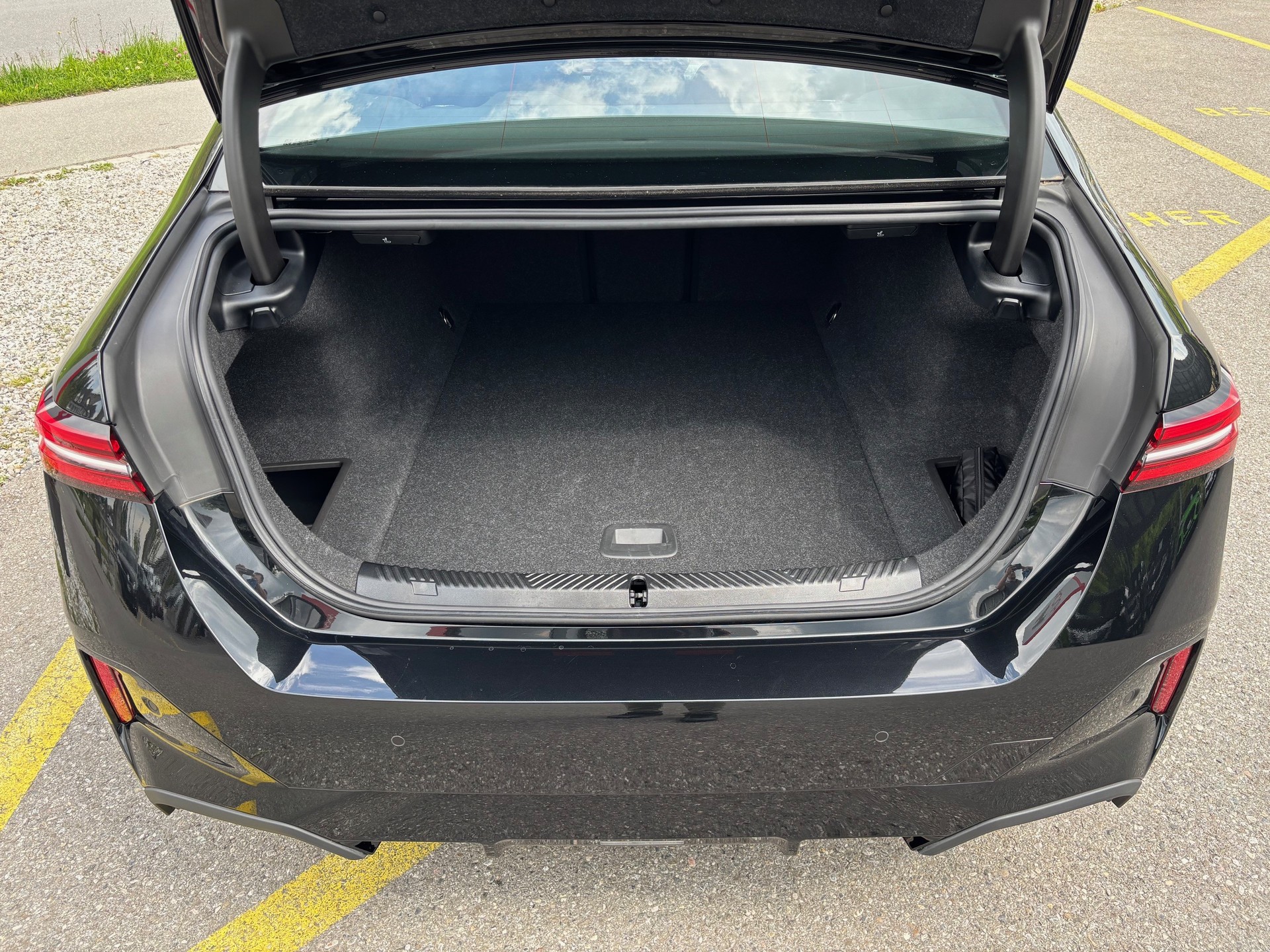 BMW i5 eDrive 40 M Sport-image-14