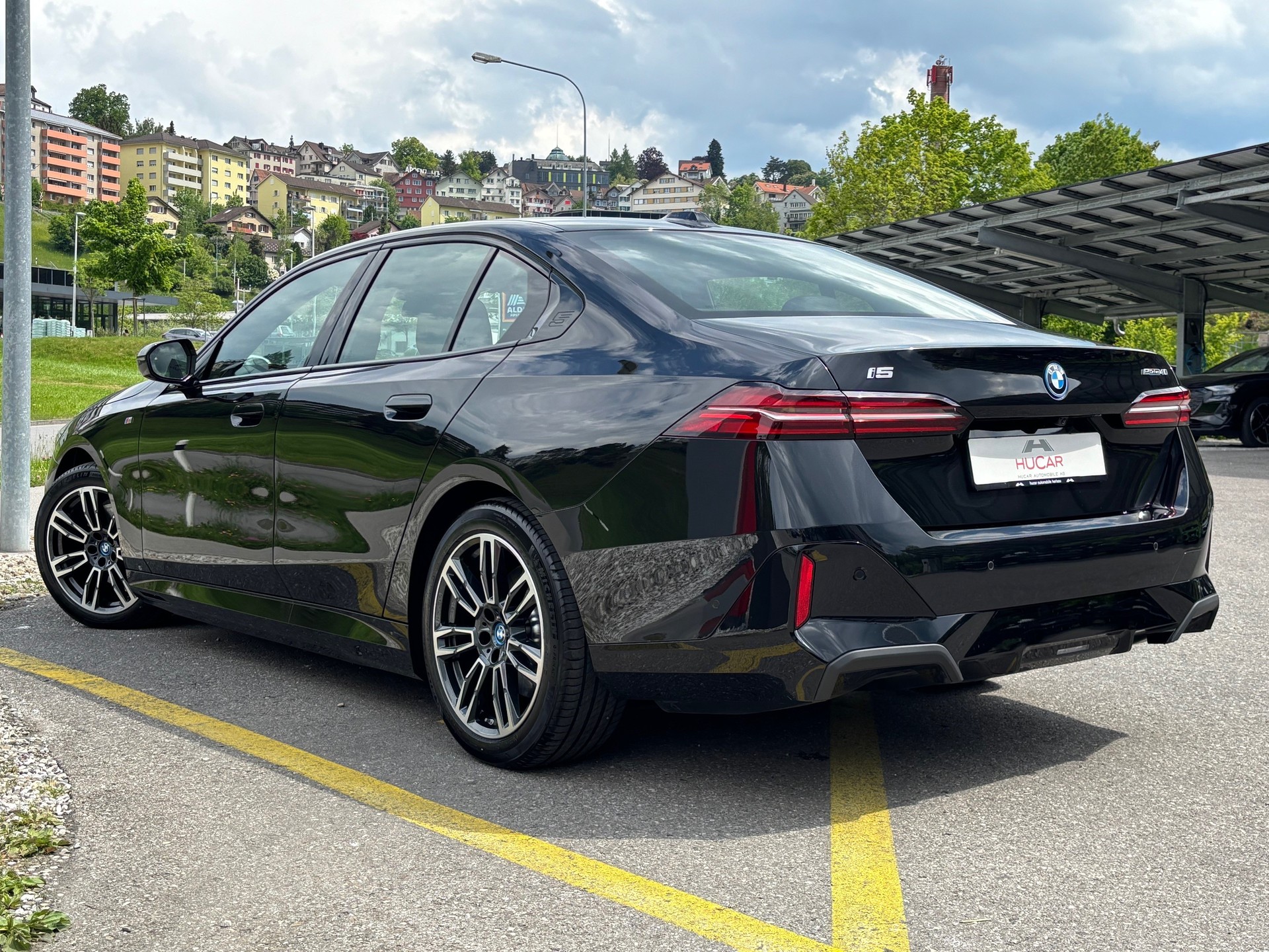BMW i5 eDrive 40 M Sport-image-1