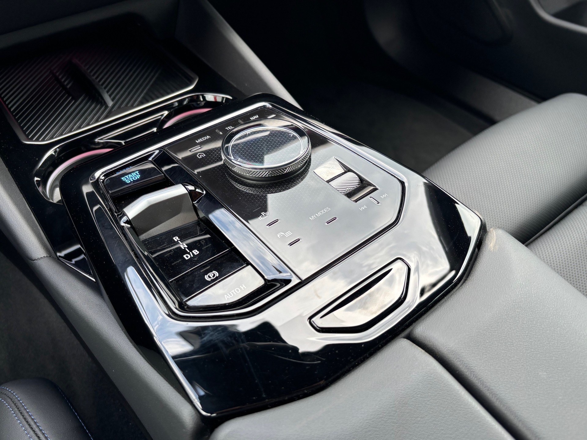 BMW i5 eDrive 40 M Sport-image-8